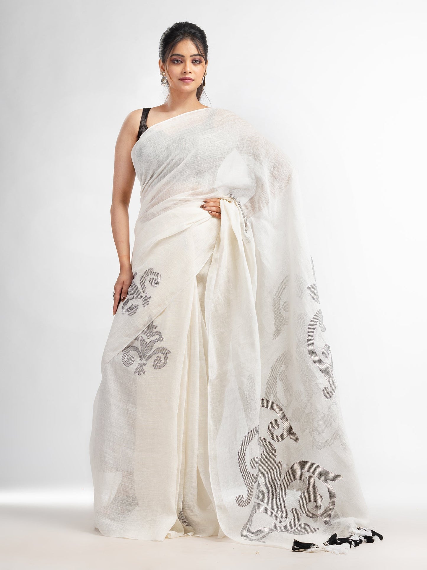 Women's White jamdani handwoven linen saree