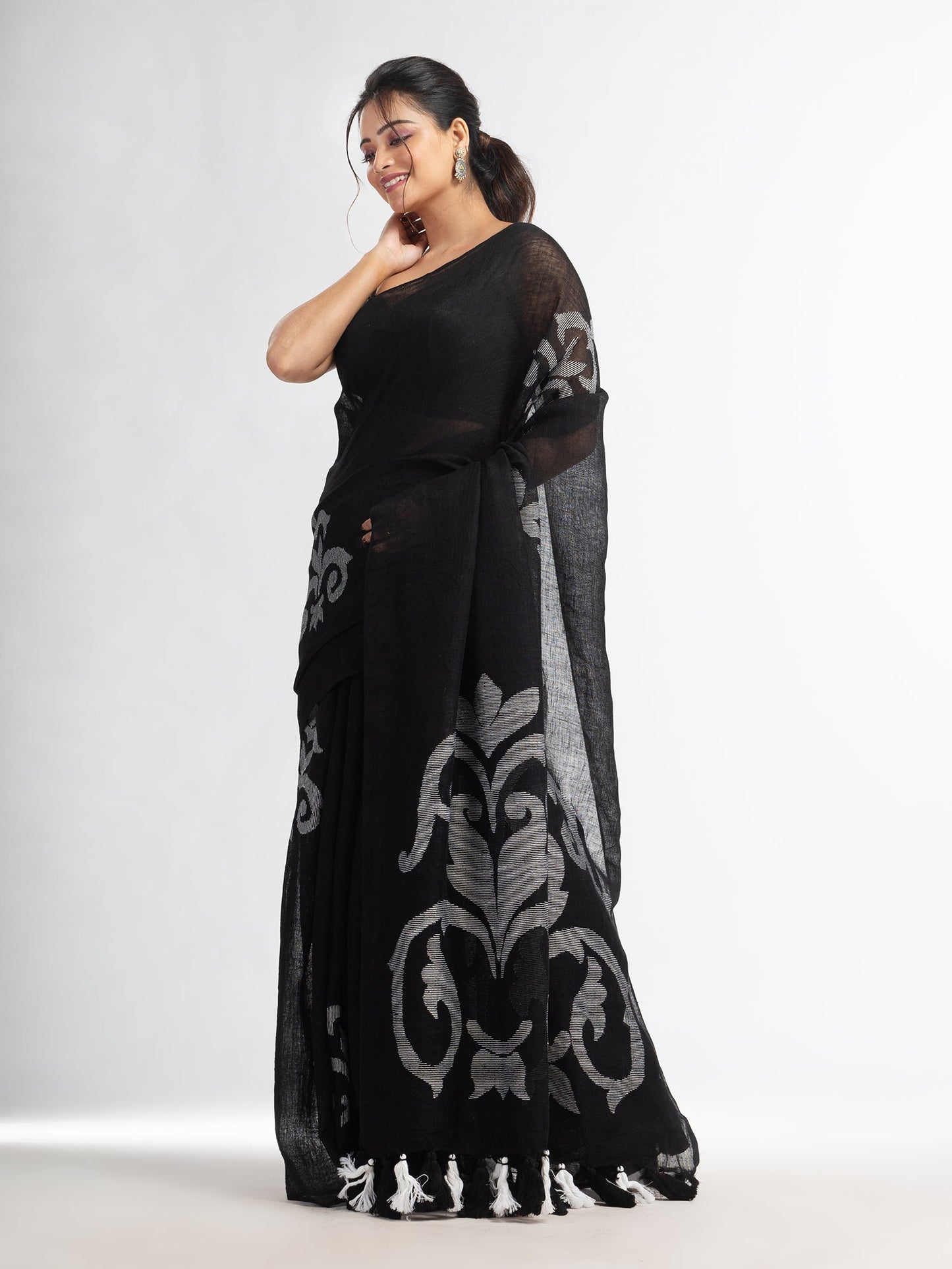 Women's Black jamdani handwoven linen saree