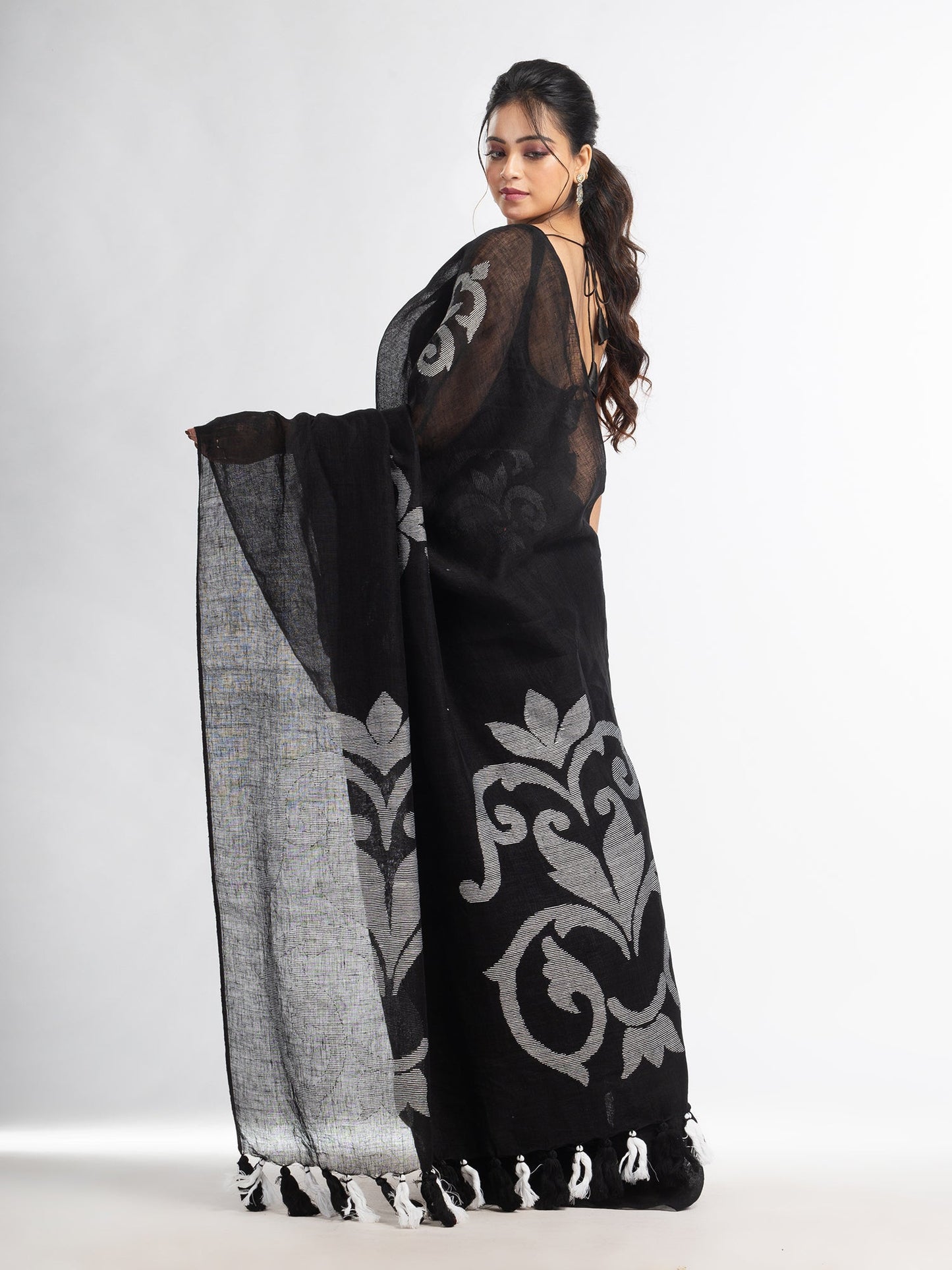 Women's Black jamdani handwoven linen saree
