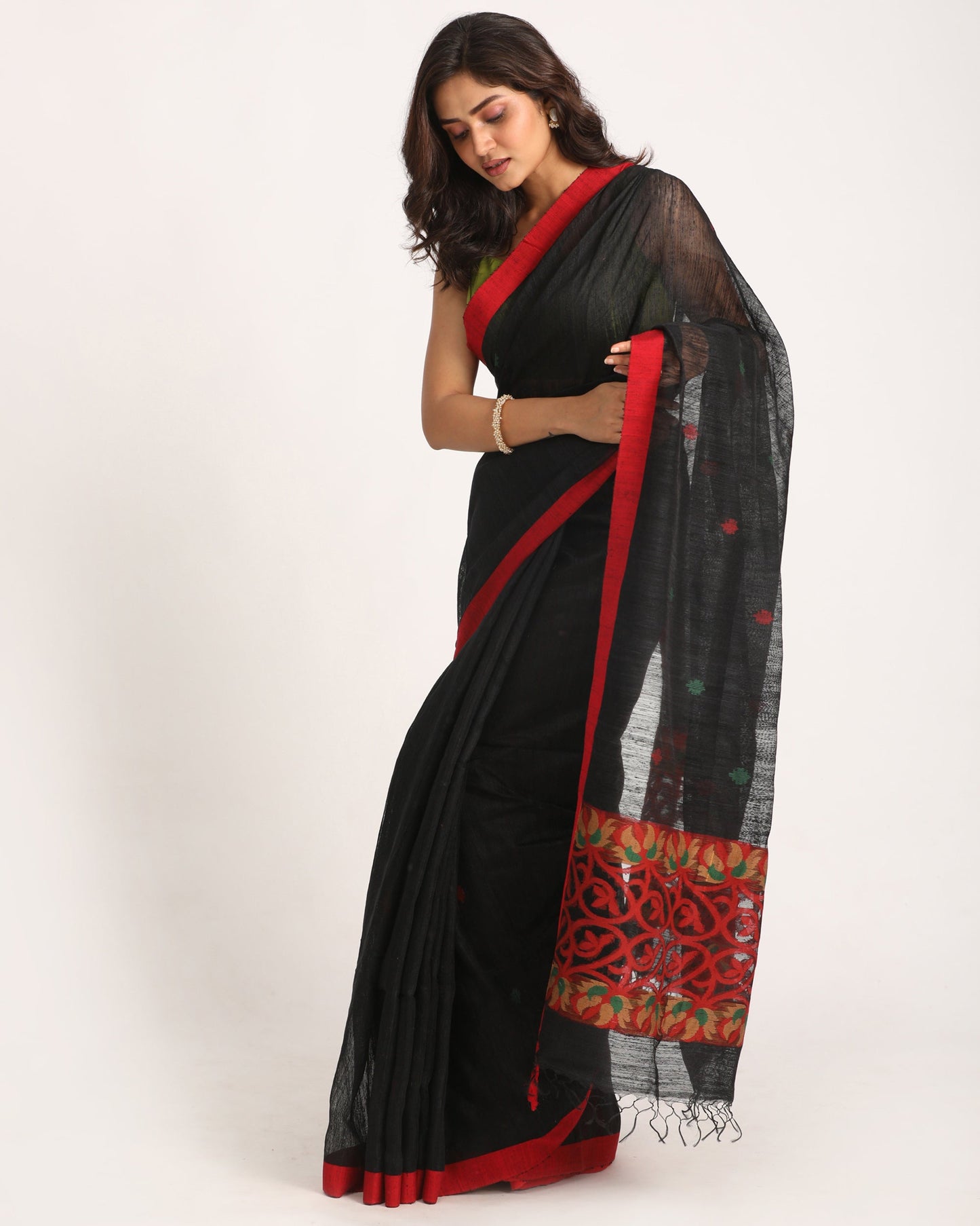 Women's Black Matka Silk Handloom Traditional Jamdani Saree