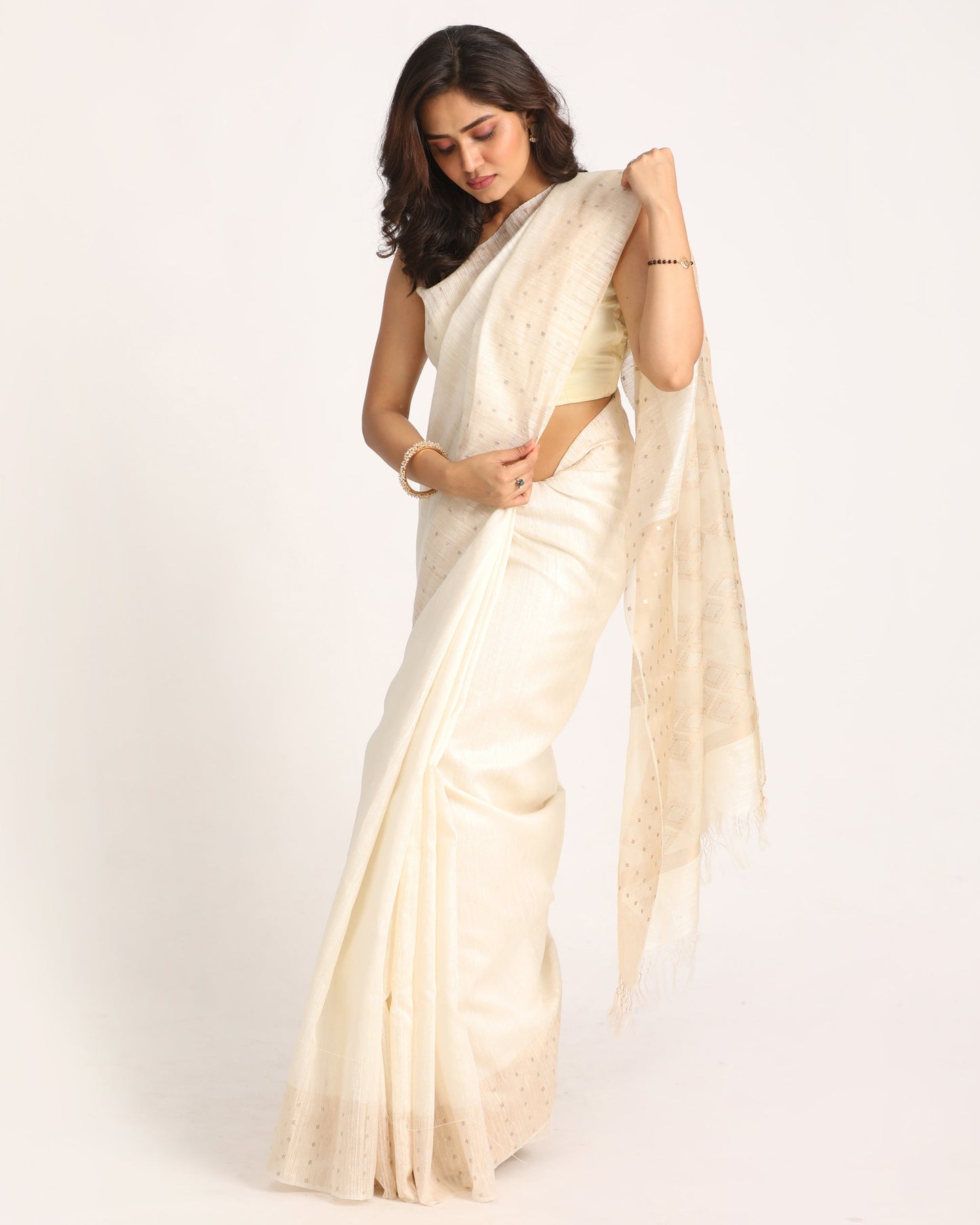 Women's White Matka Silk Handloom Traditional Sequin Jamdani Saree