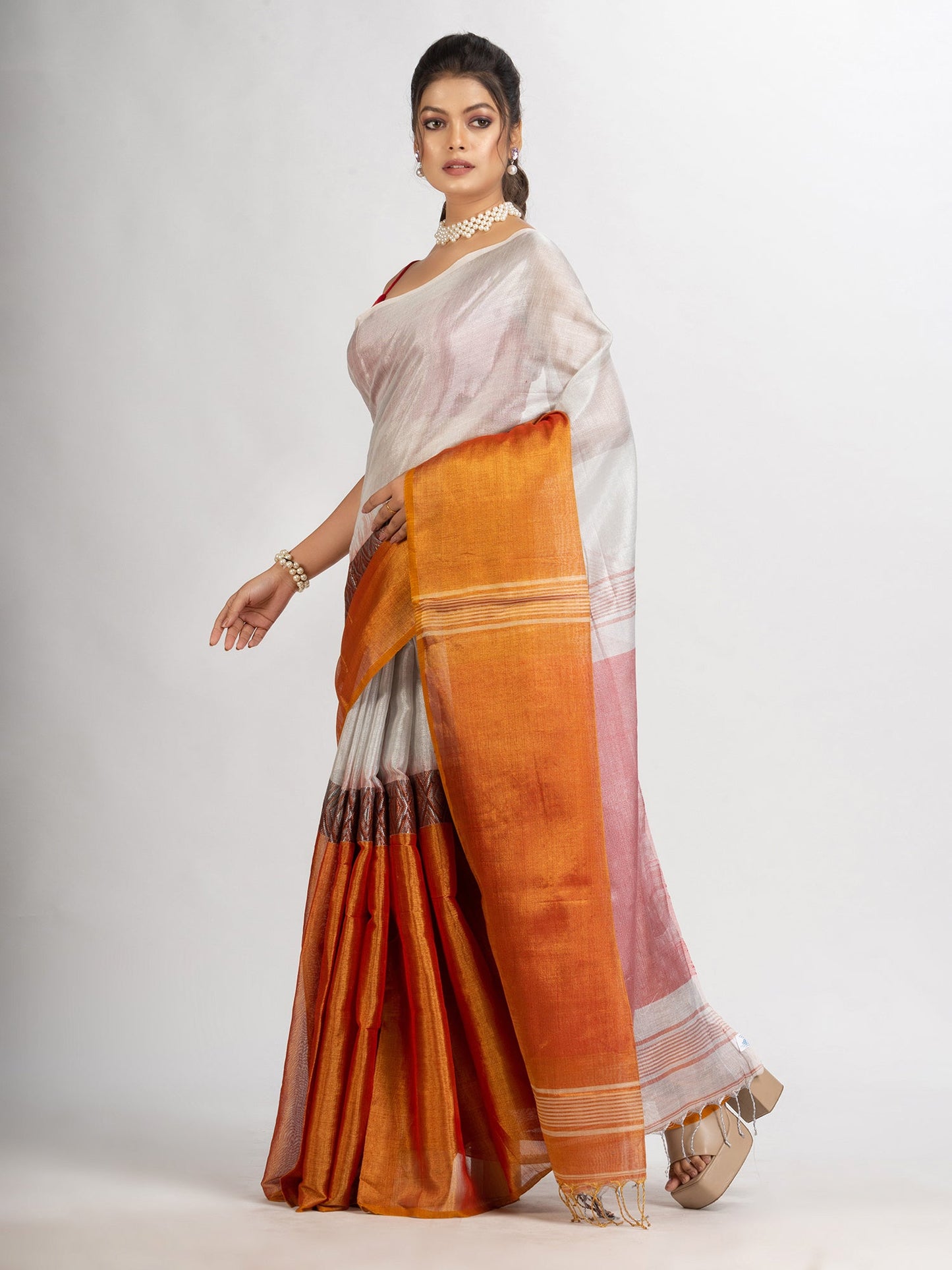 Women's Gold White Zari Cotton Tissue Madhumani Jacquard handloom Saree