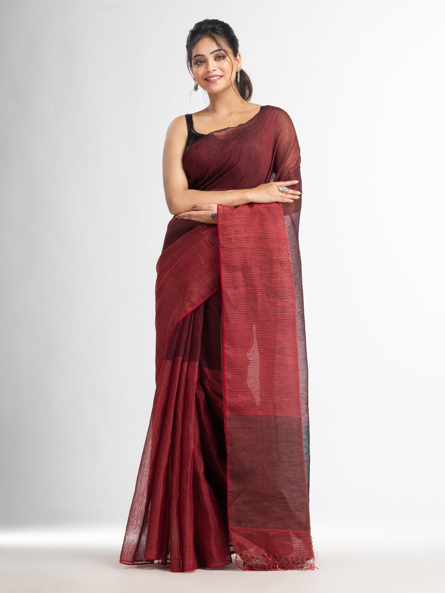 Women's black all body type check with black pallu handwoven tissue linen saree