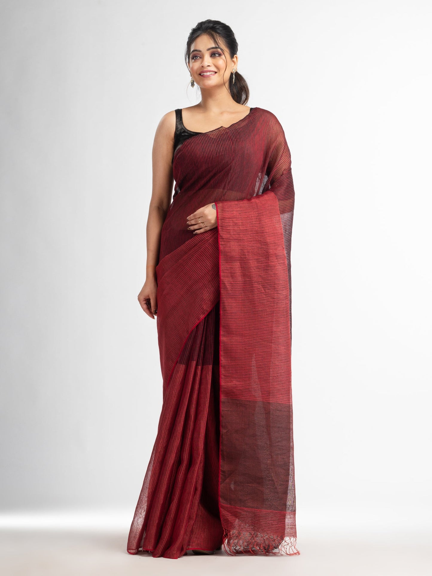 Women's black all body type check with black pallu handwoven tissue linen saree