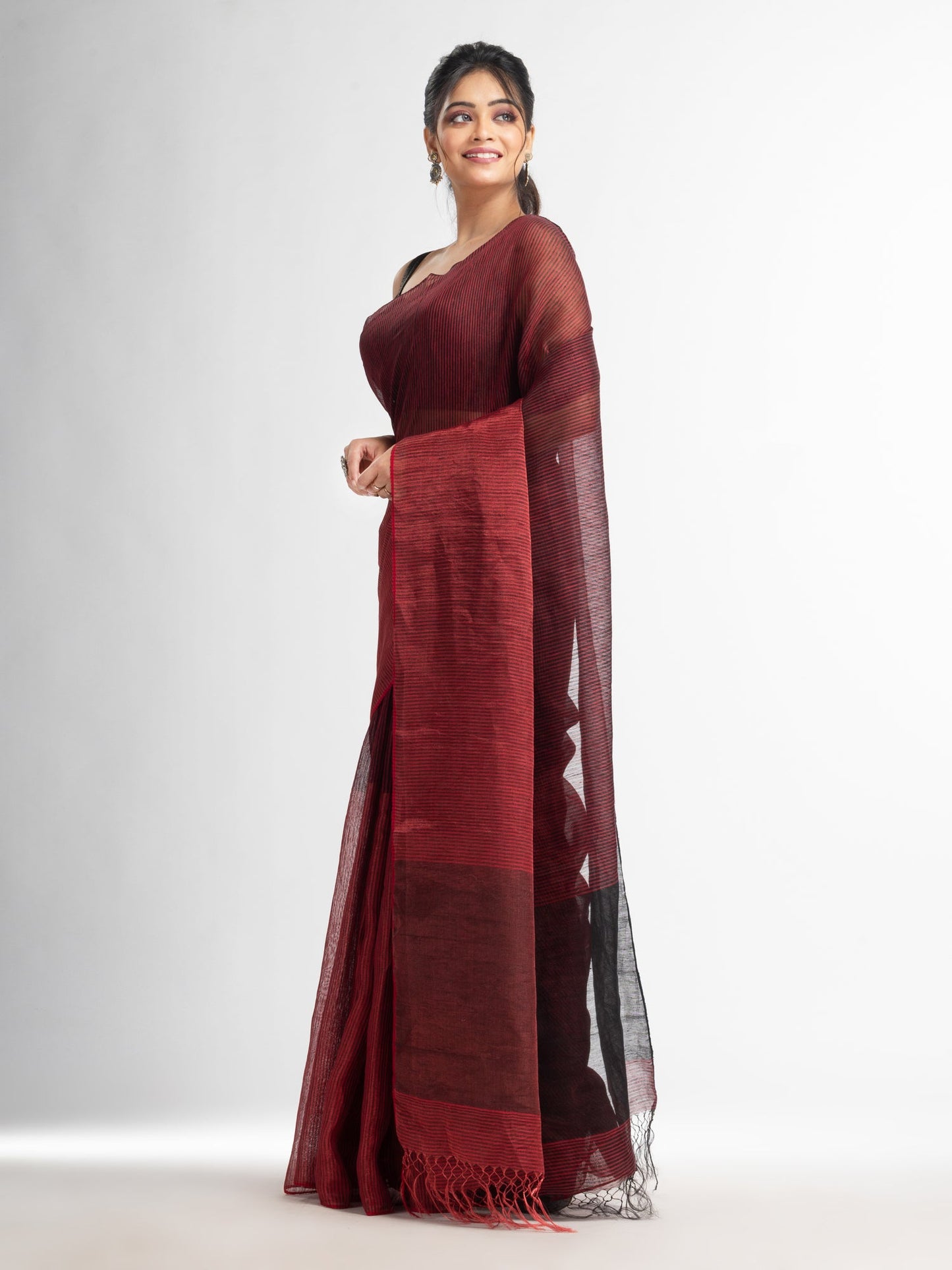 Women's black all body type check with black pallu handwoven tissue linen saree