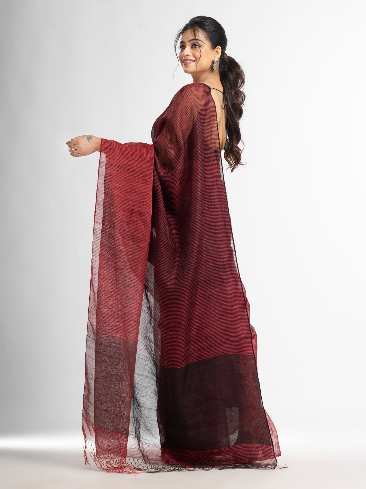 Women's black all body type check with black pallu handwoven tissue linen saree