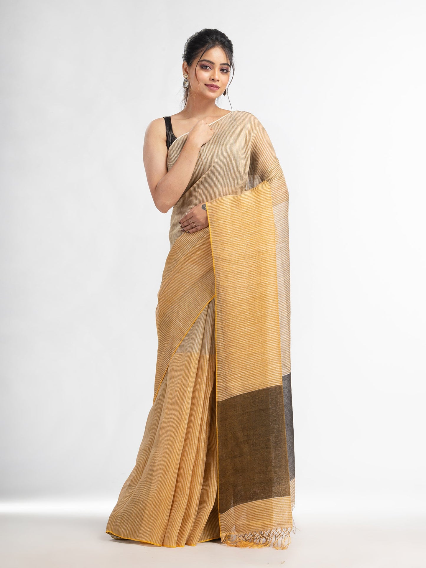 Women's Cream all body type check with black pallu handwoven tissue linen saree
