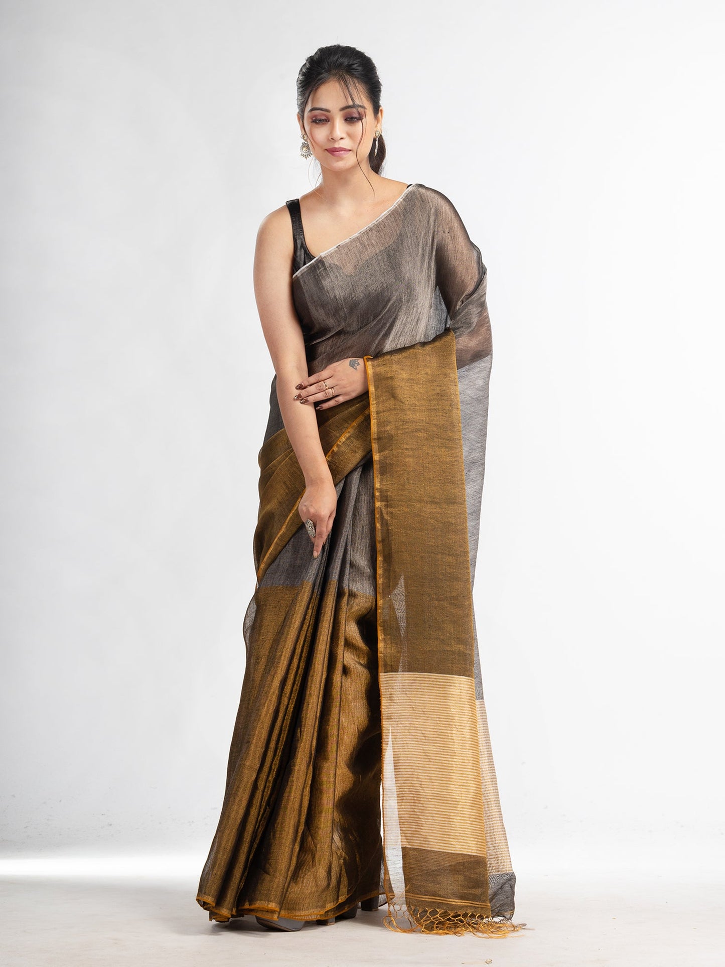 Women's Grey tissue linen multi colour pallu handwoven saree