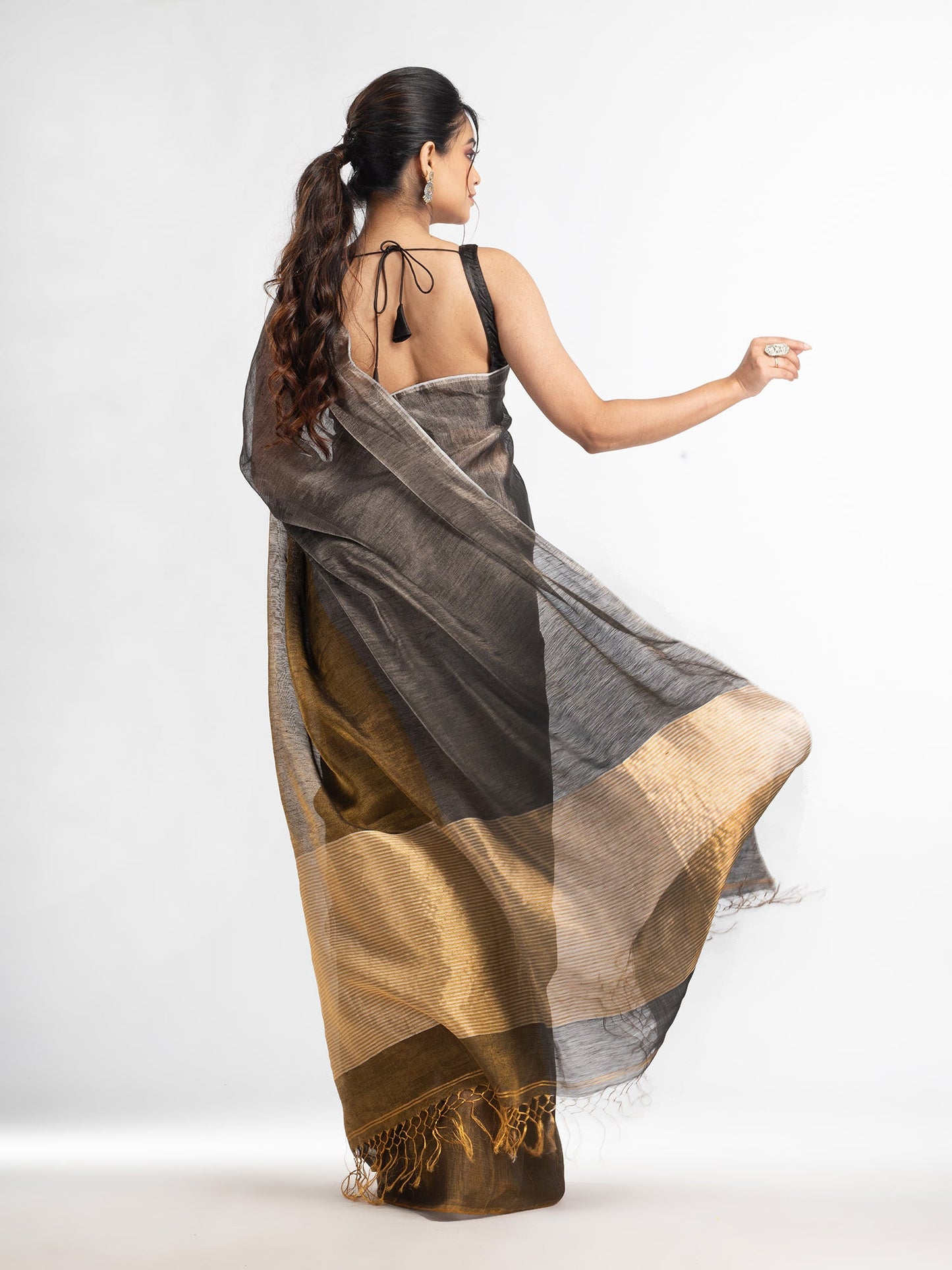 Women's Grey tissue linen multi colour pallu handwoven saree
