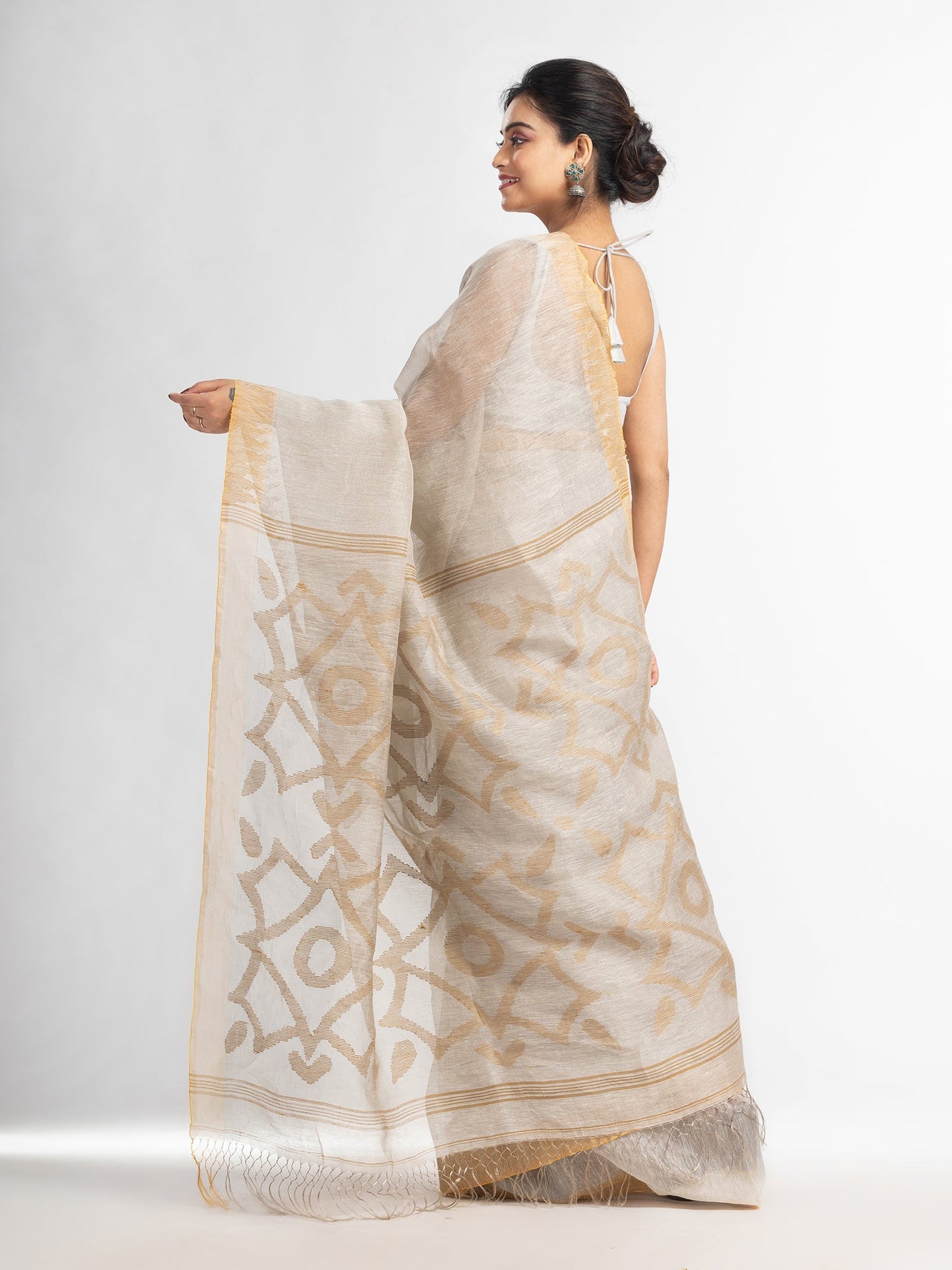 Women's off white linen tissue pallu jamdanie temple border handwoven saree