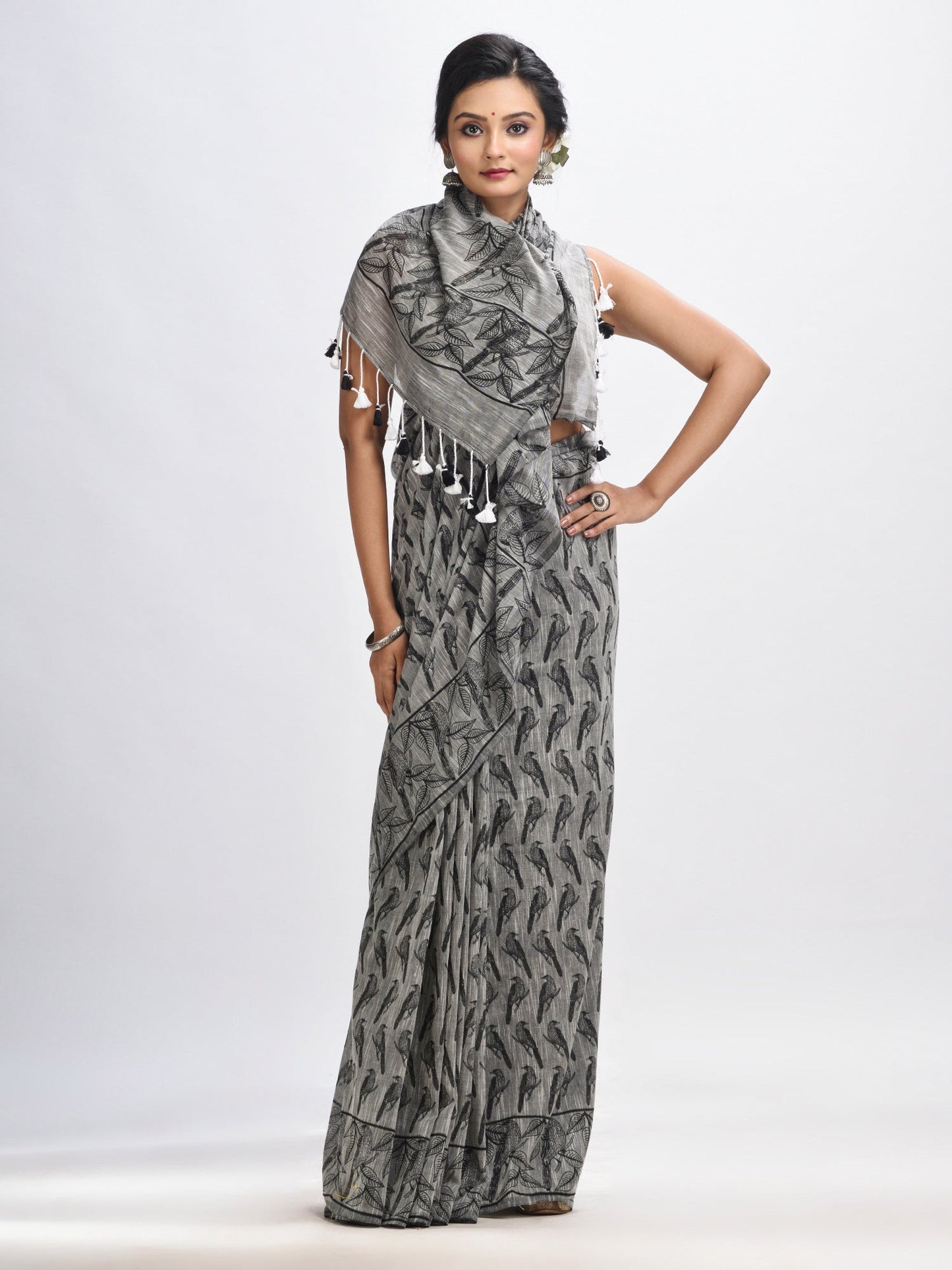 Women's Grey cotton birds Printed Saree