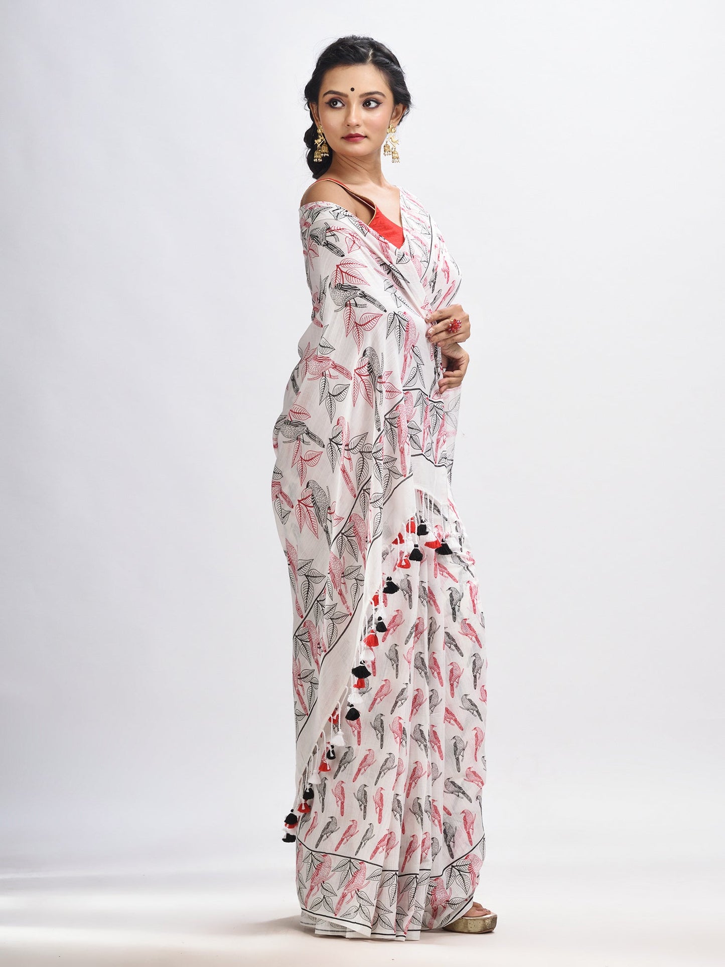 Women's White cotton birds Printed Saree