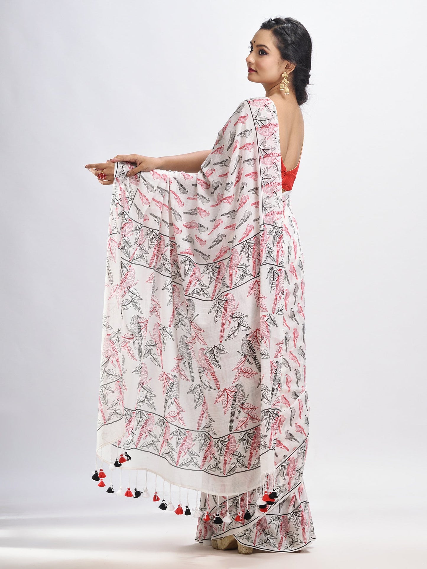 Women's White cotton birds Printed Saree