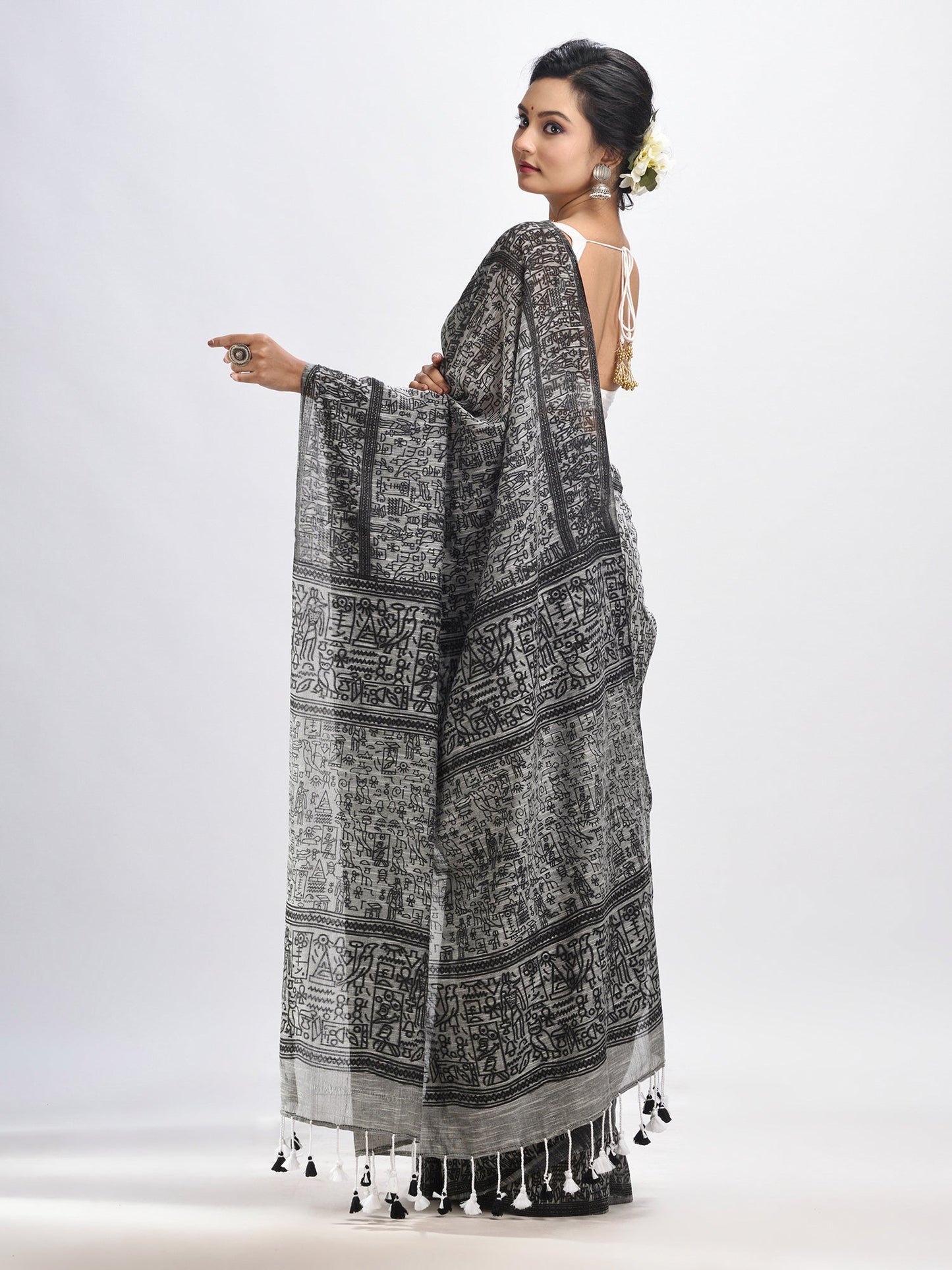 Women's Grey cotton dolls Printed Handloom Saree