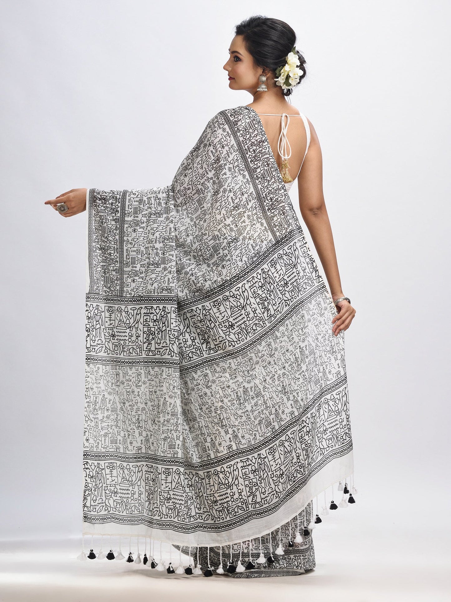 Women's White cotton dolls Printed Saree