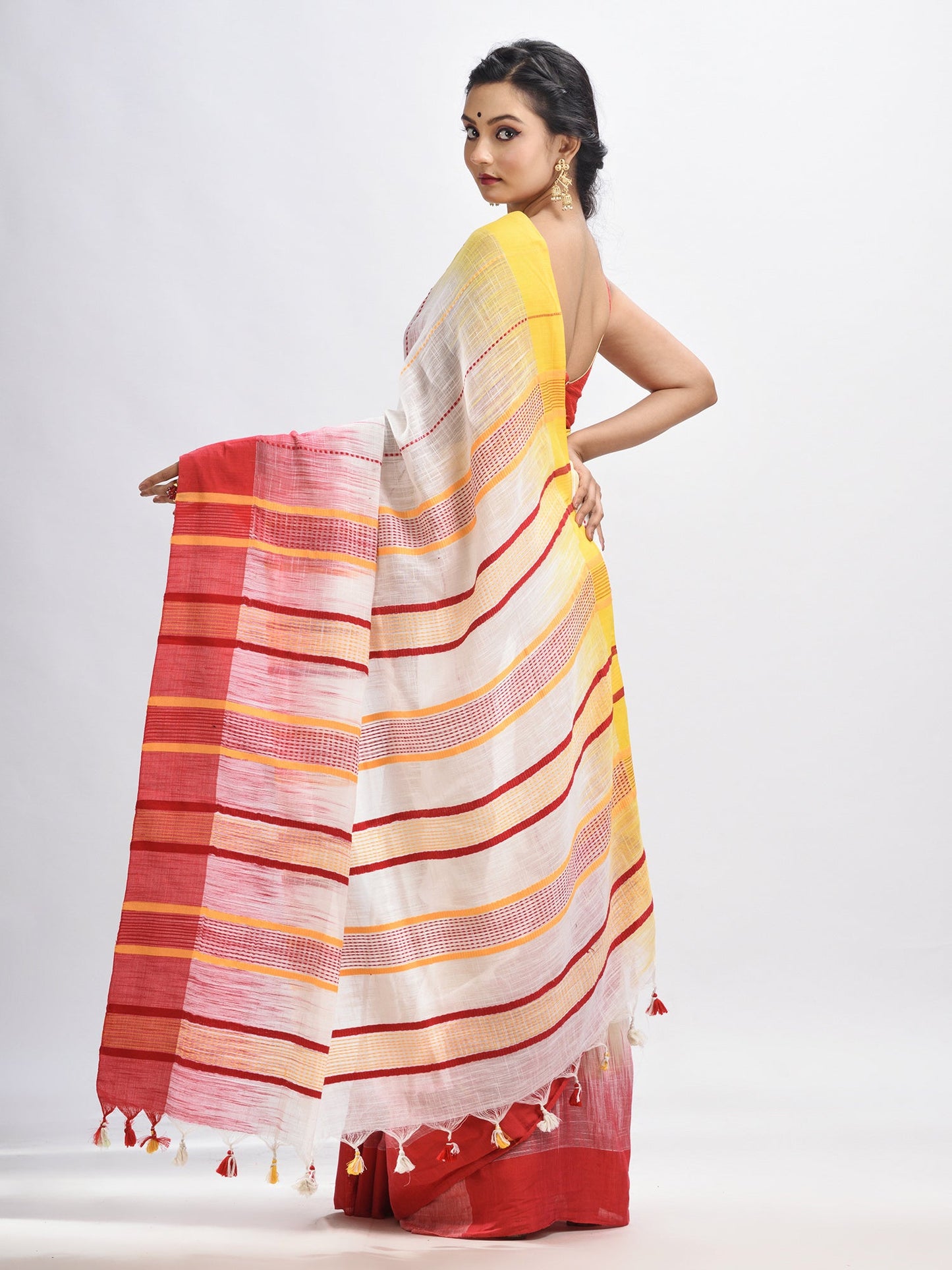 Women's White cotton tai dai with solid broder in multi colour pallu hondwaven saree