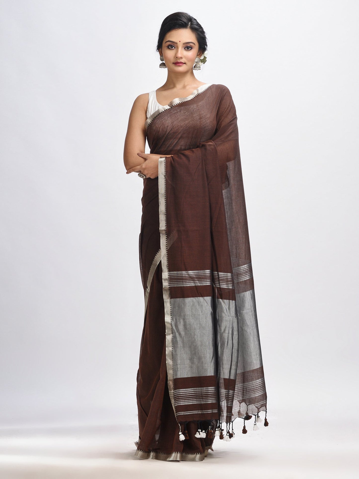 Women's Dark coffee Cotton with zari pallu and zari border handloom Saree