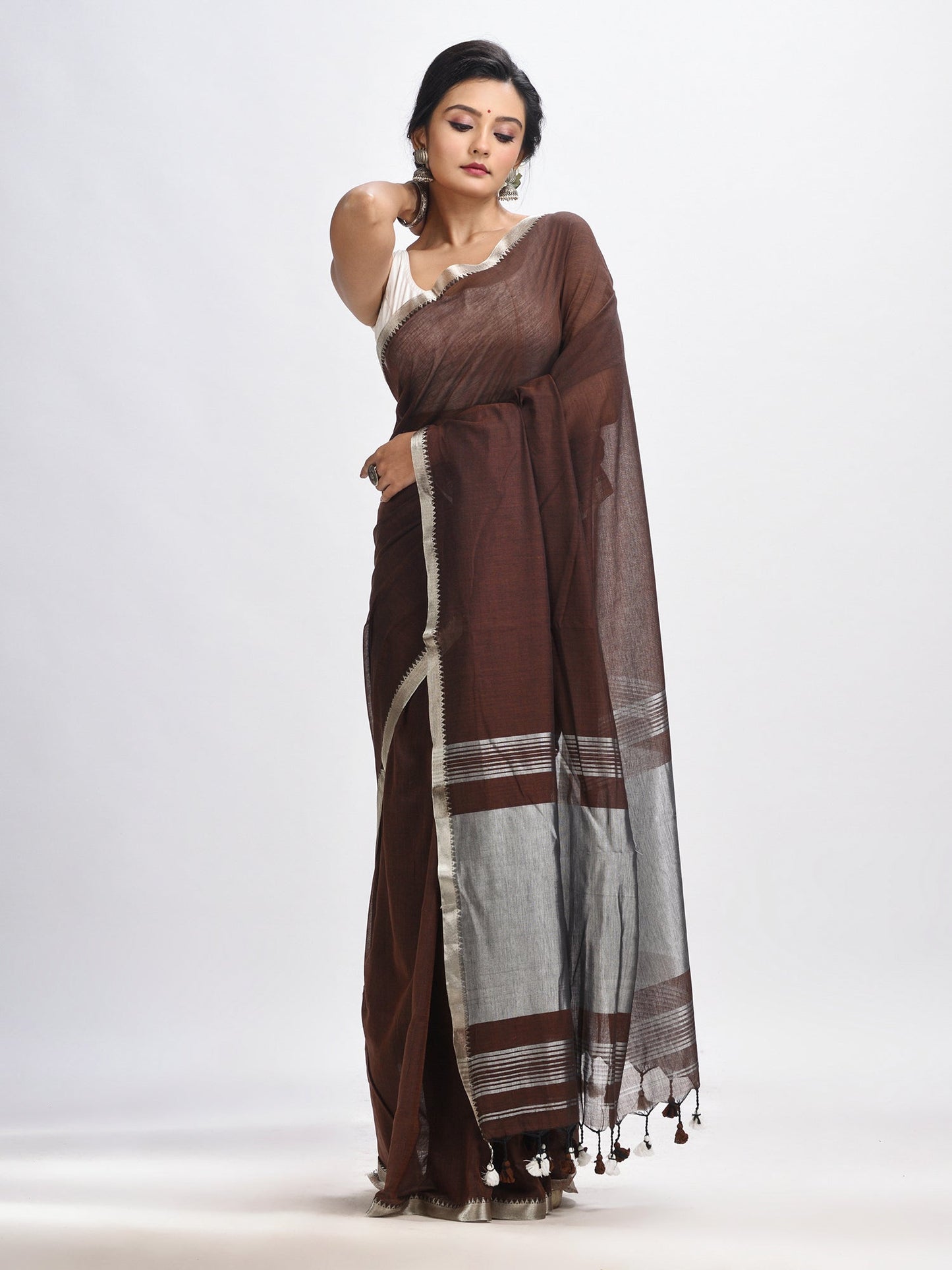 Women's Dark coffee Cotton with zari pallu and zari border handloom Saree