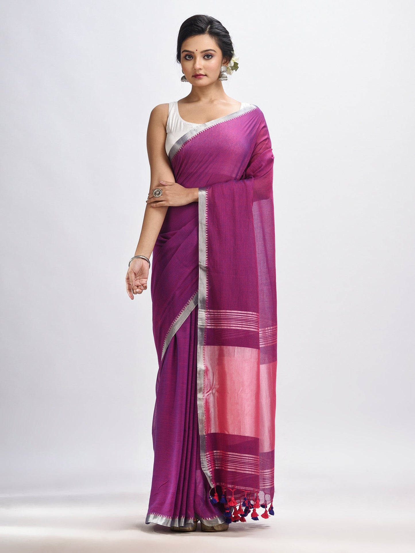 Women's Dark magenta Cotton with zari pallu and zari border handloom Saree