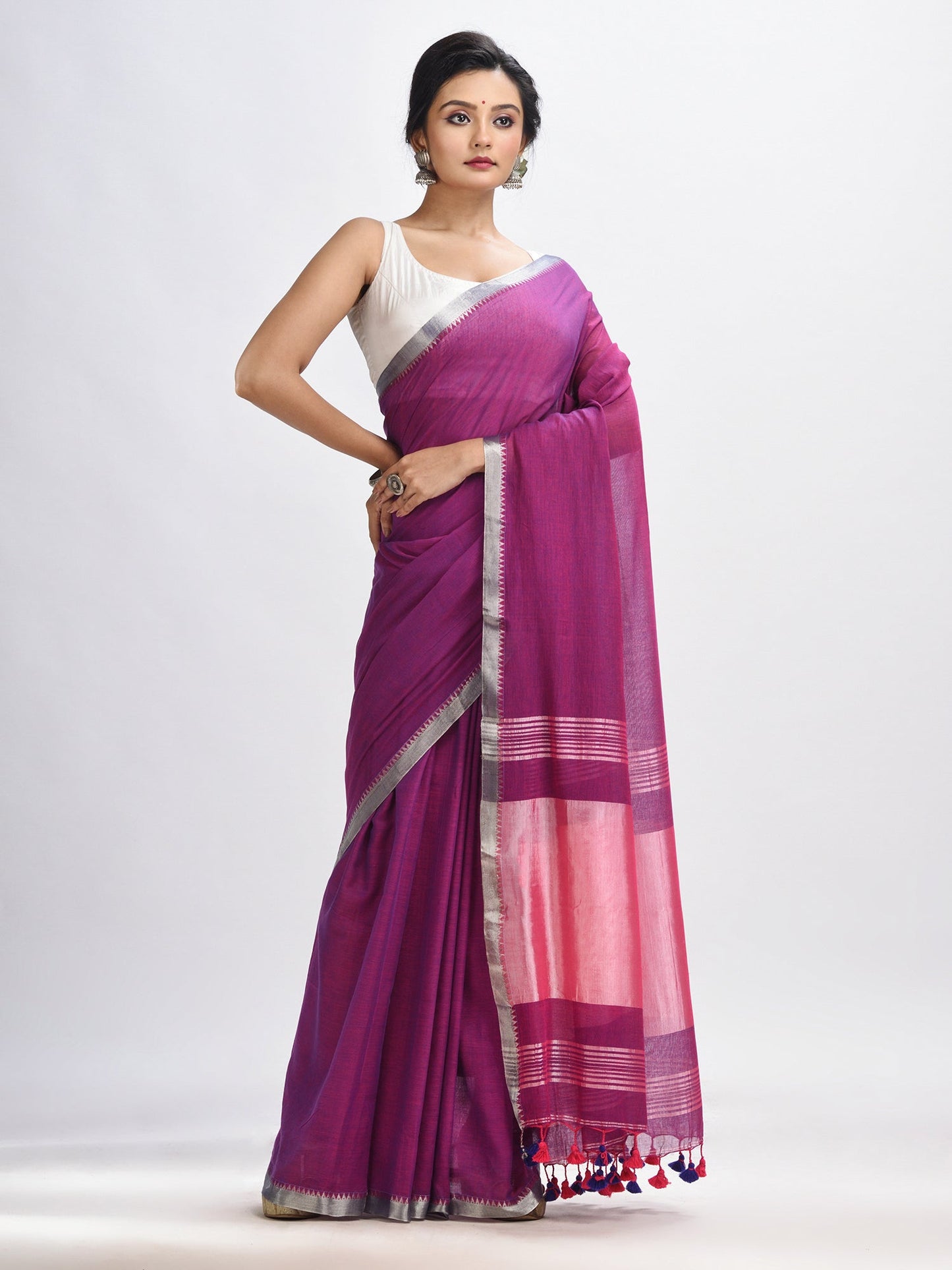 Women's Dark magenta Cotton with zari pallu and zari border handloom Saree