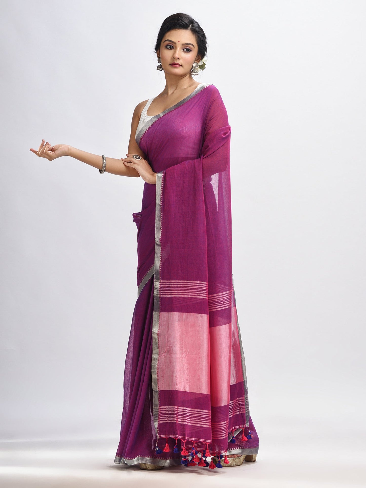Women's Dark magenta Cotton with zari pallu and zari border handloom Saree