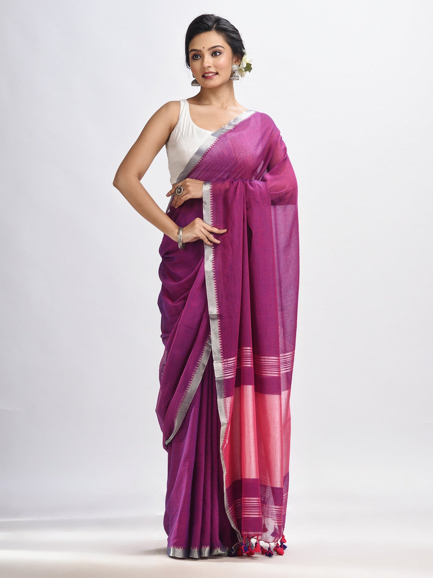 Women's Dark magenta Cotton with zari pallu and zari border handloom Saree