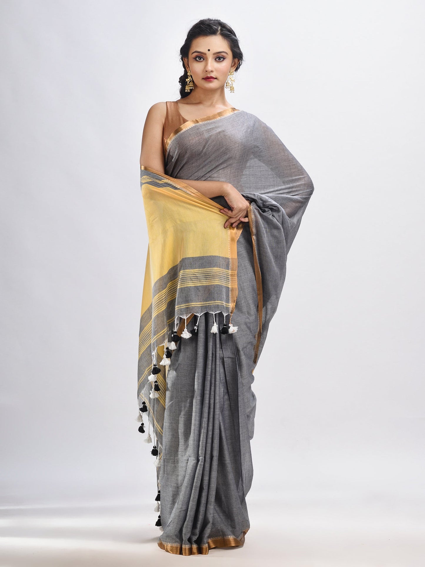 Women's Grey Cotton with zari pallu and zari border handloom Saree