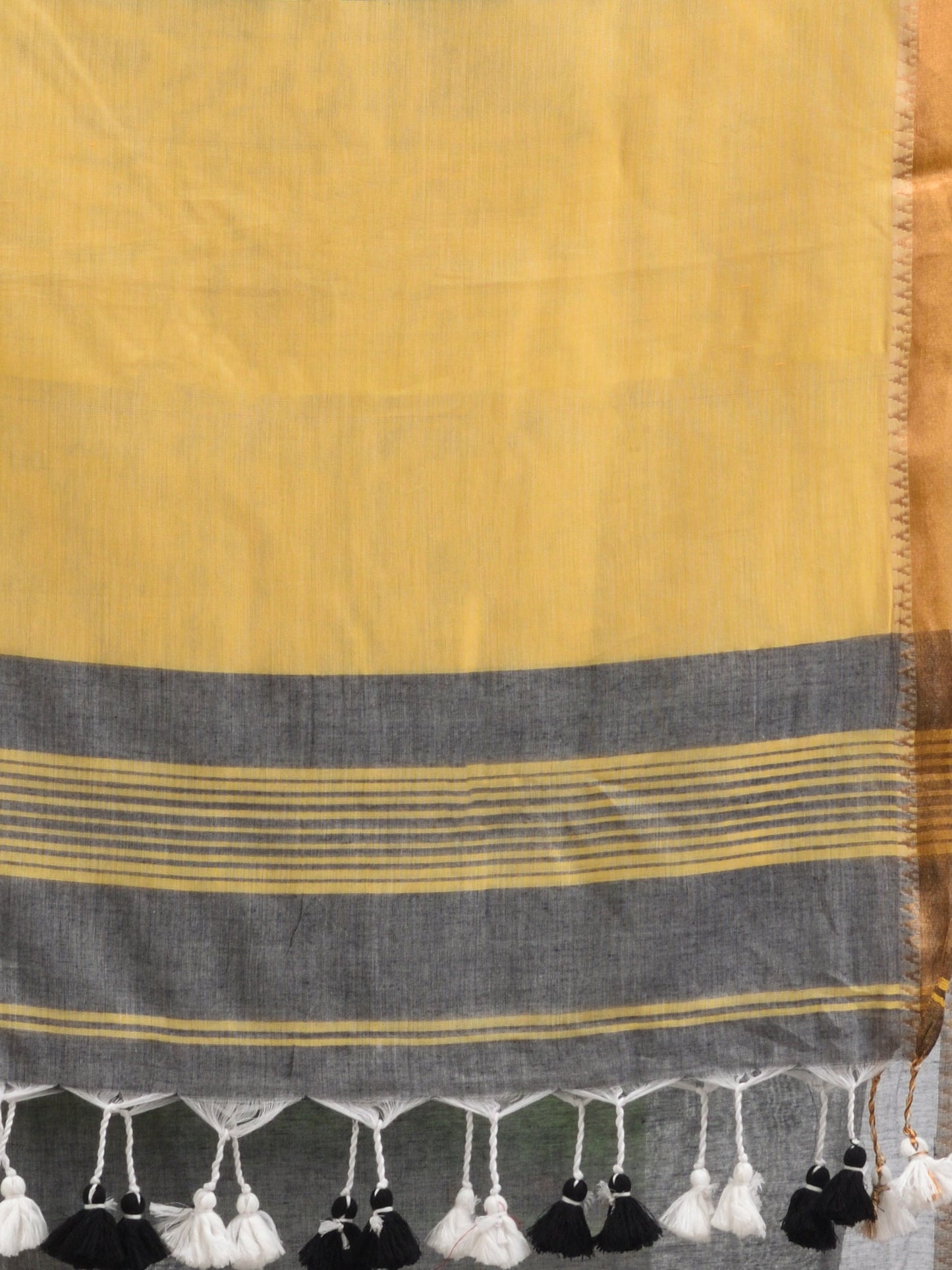 Women's Grey Cotton with zari pallu and zari border handloom Saree
