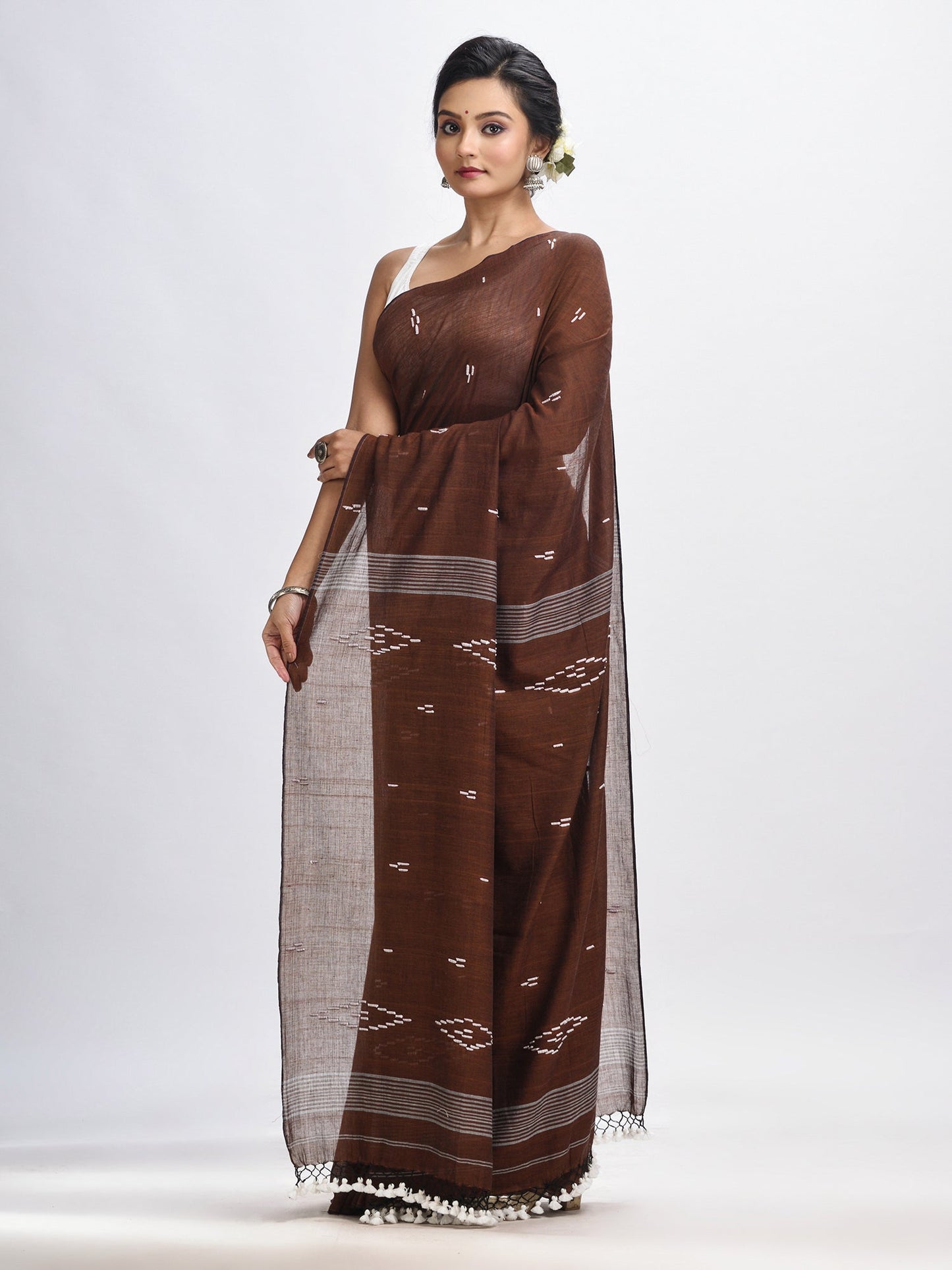 Women's Dark coffee body buti Handloom Molmol Cotton Jamdani Saree