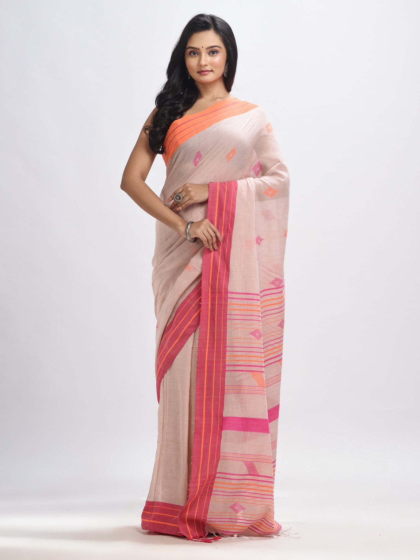 Women's Chic peach cotton with pink border handwoven jamdani saree