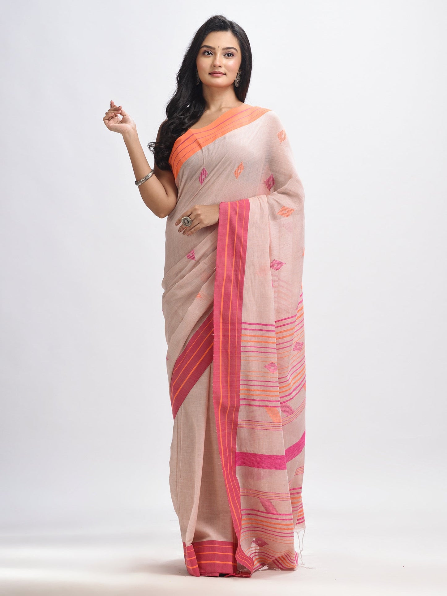 Women's Chic peach cotton with pink border handwoven jamdani saree