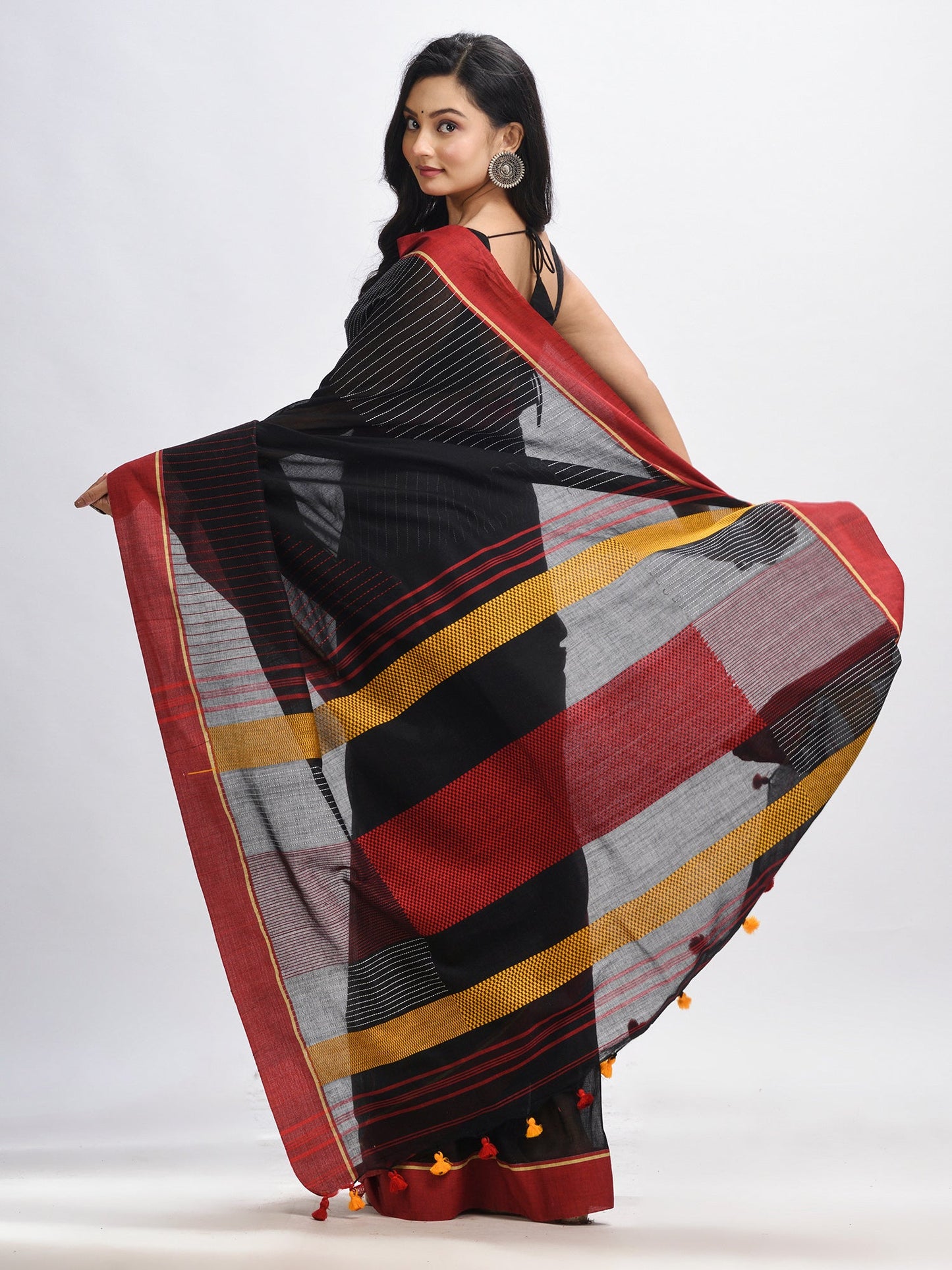 Women's Bkack cotton with red border handwoven jamdani saree