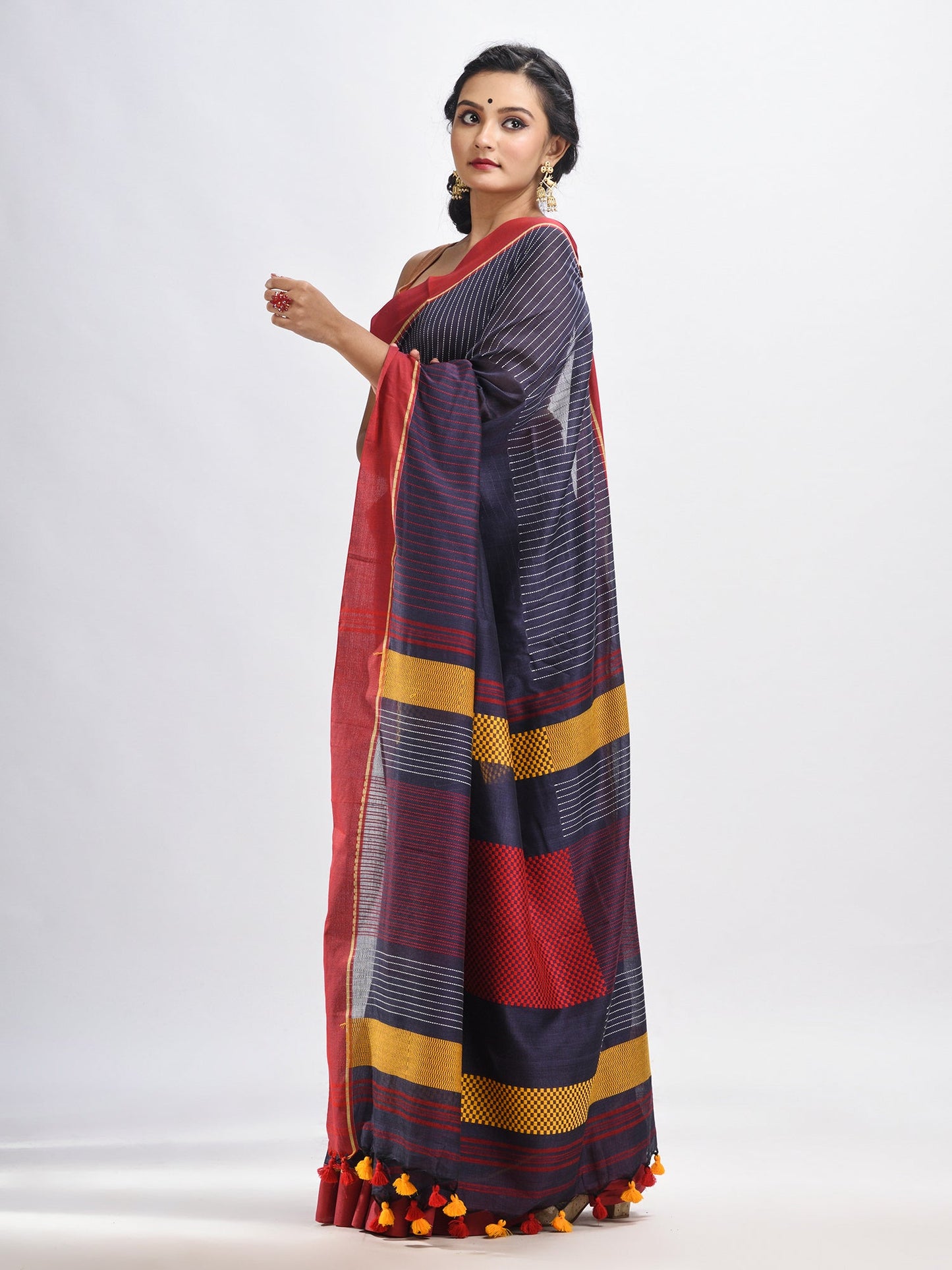 Women's Dark grey cotton with red border handwoven jamdani saree