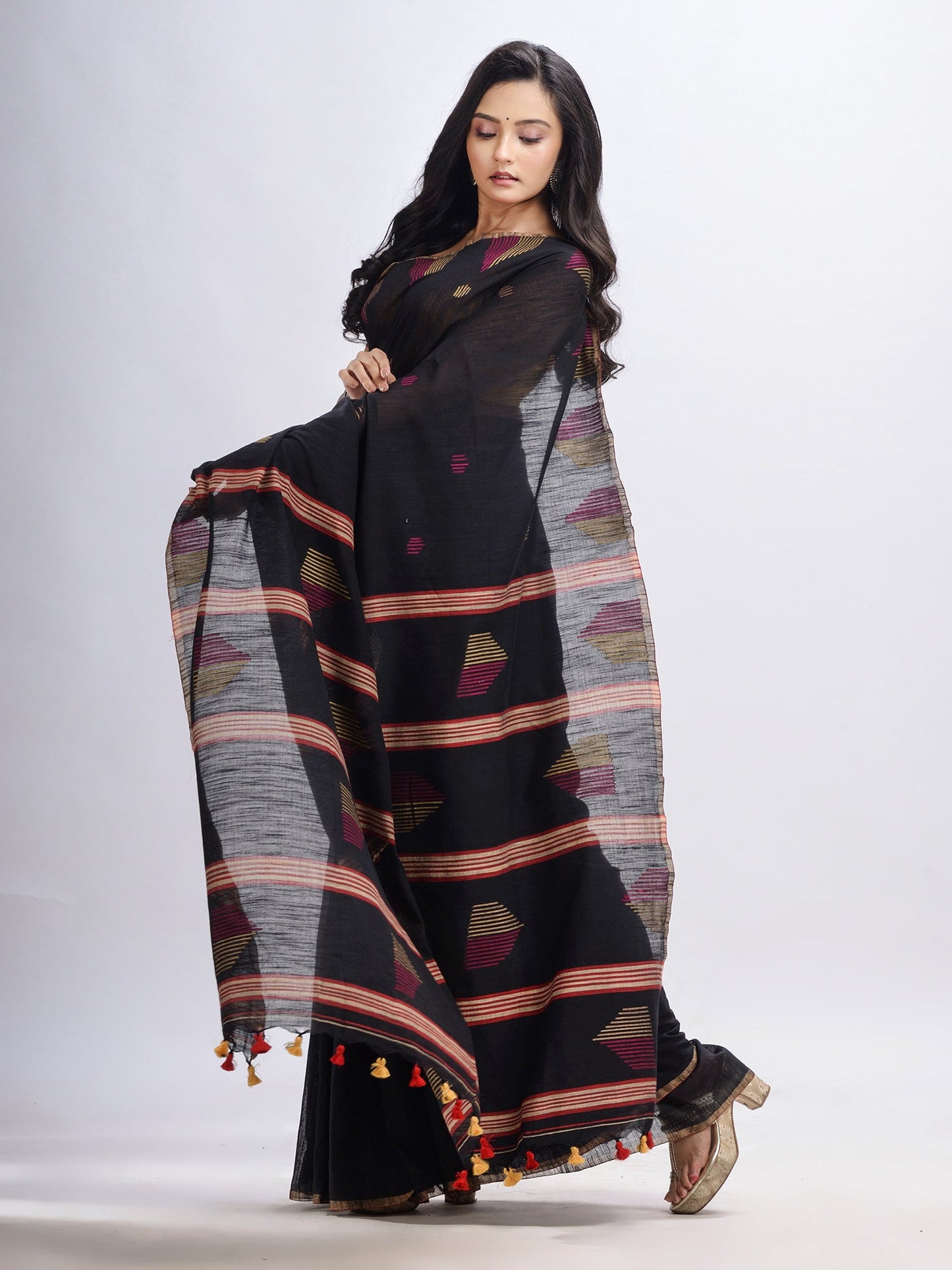 Women's Black cotton temple broder handwoven jamdani saree