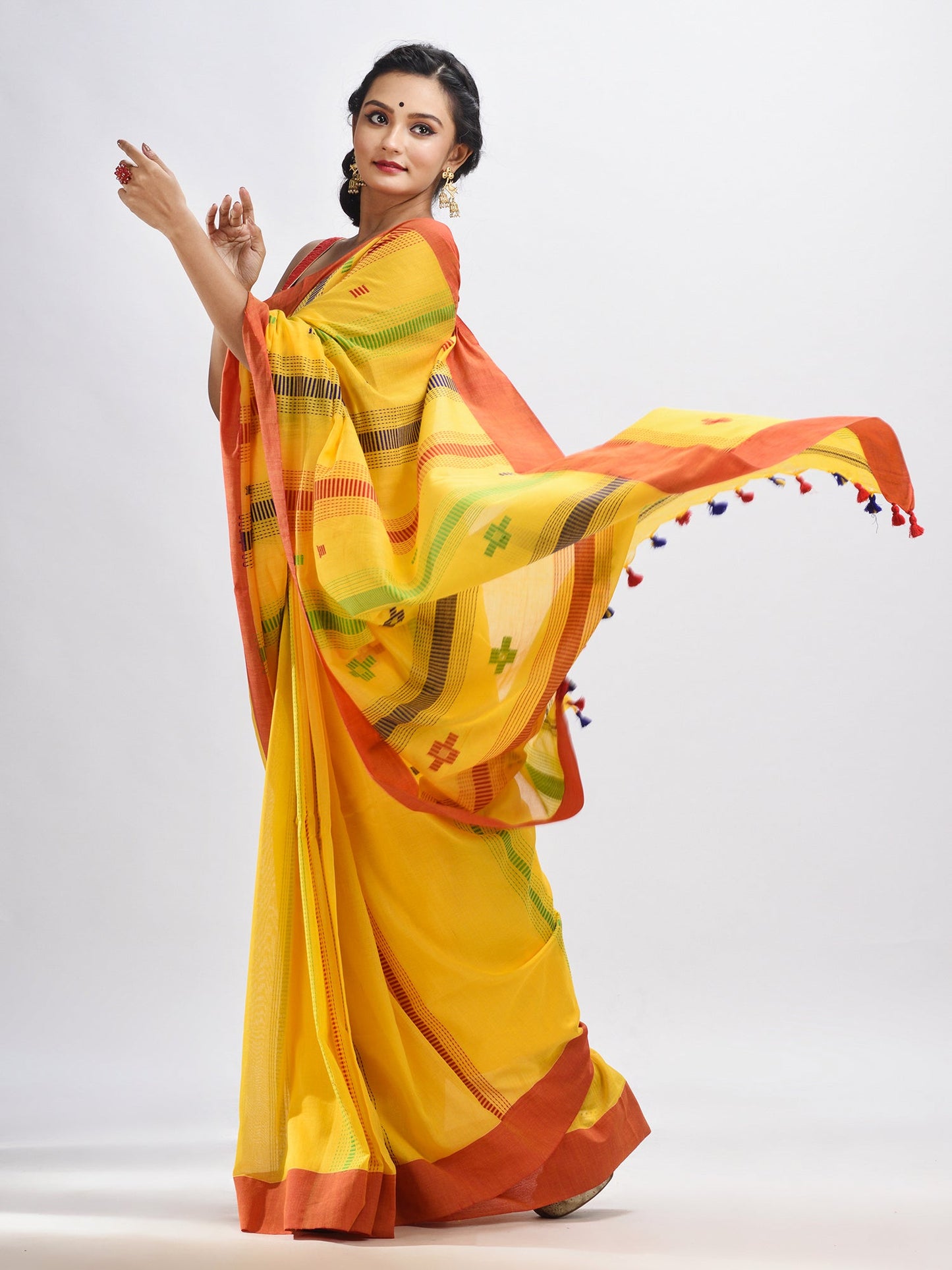 Women's Yellow cotton handwoven jamdani saree