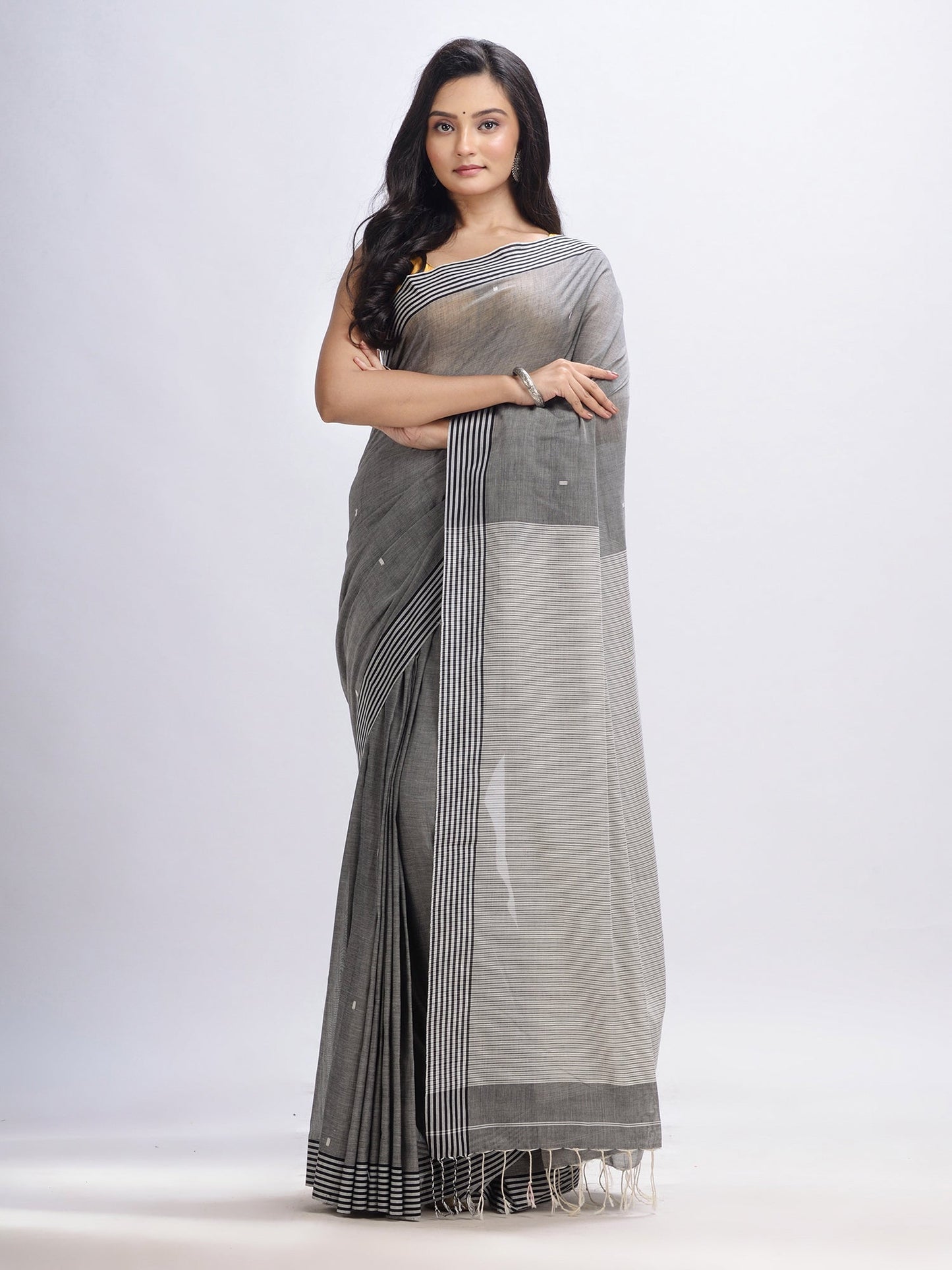Women's Grey cotton handloom with pallu stipe jamdani saree
