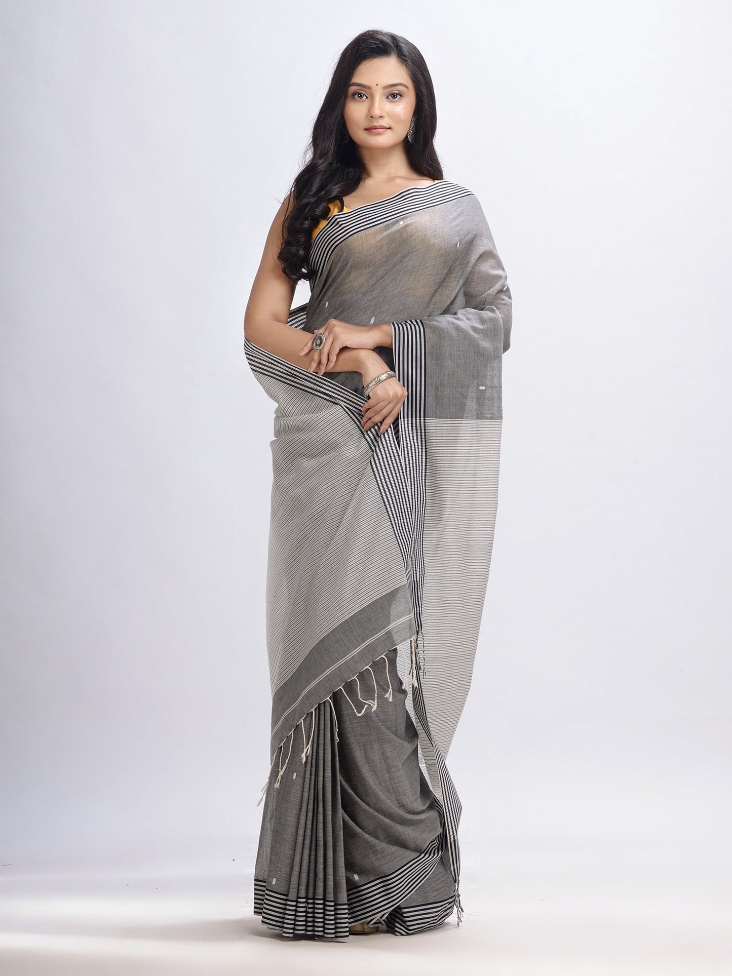 Women's Grey cotton handloom with pallu stipe jamdani saree