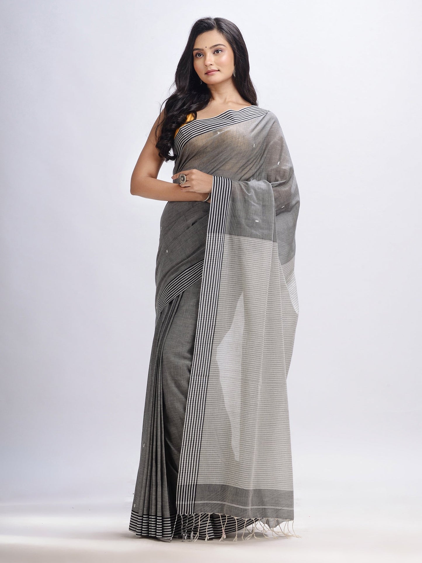 Women's Grey cotton handloom with pallu stipe jamdani saree
