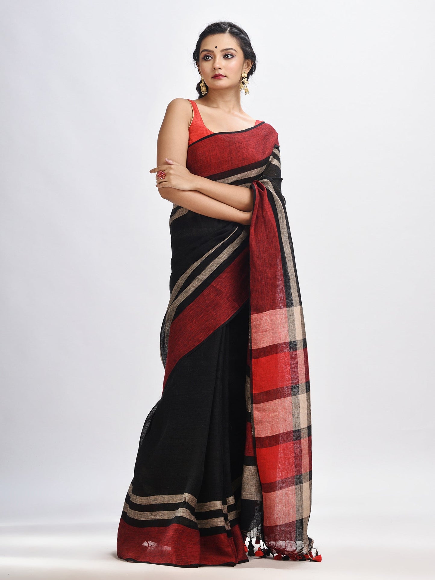 Women's Black with multi colour pallu handwoven linen saree