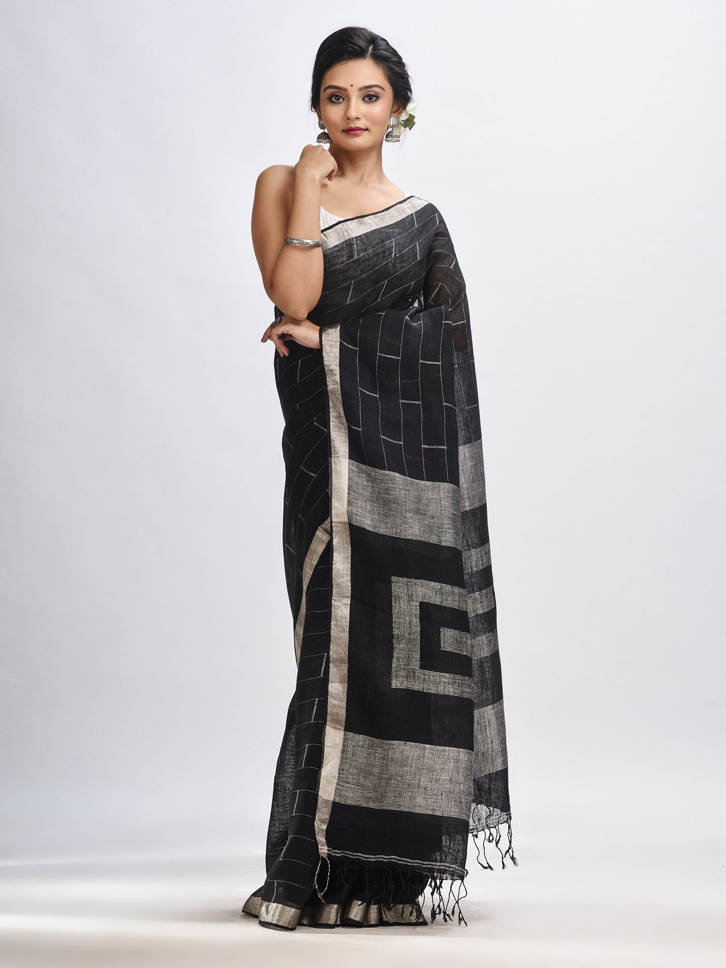 Women's Black Traditional Linen Jamdani Saree