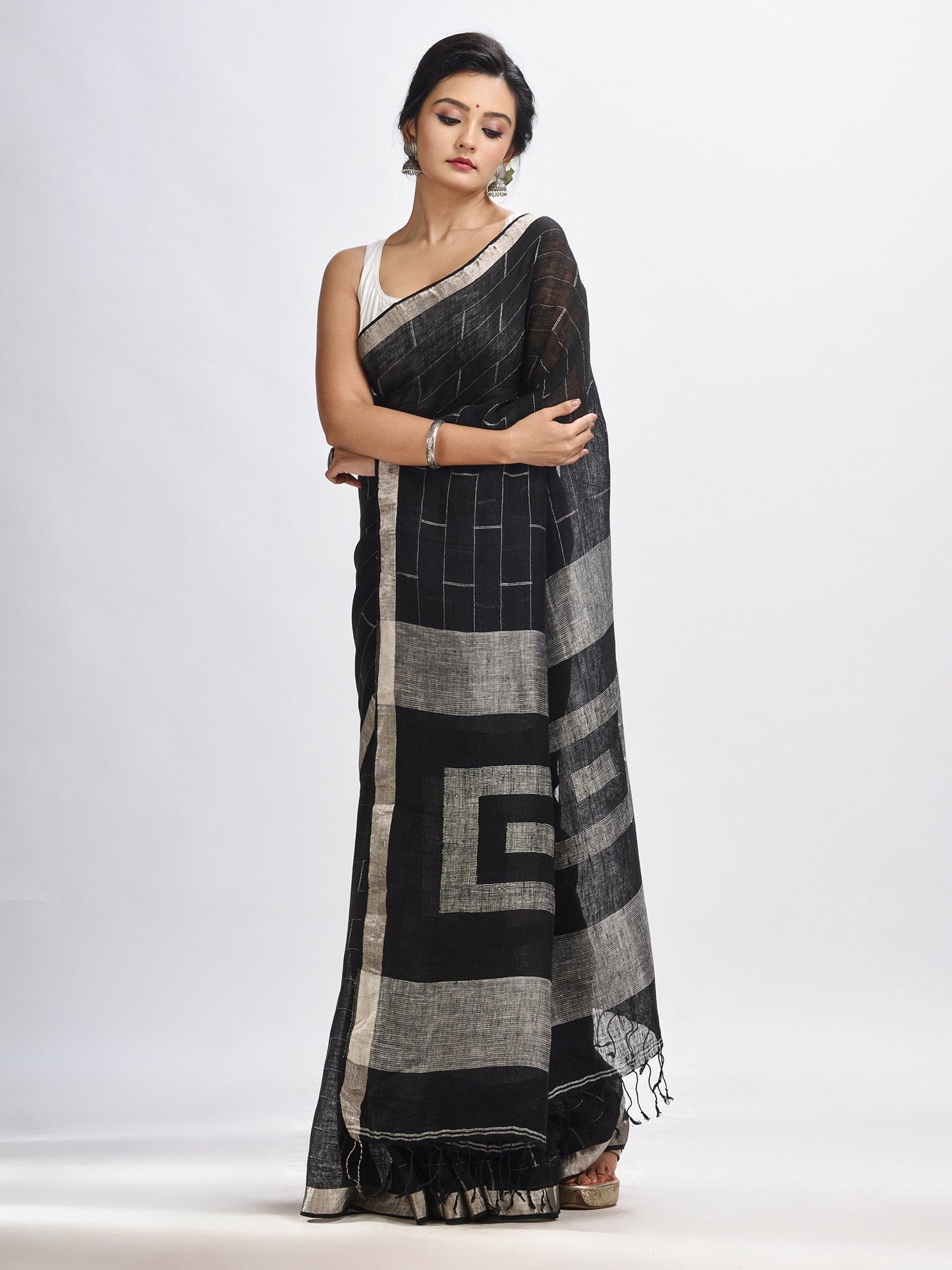 Women's Black Traditional Linen Jamdani Saree