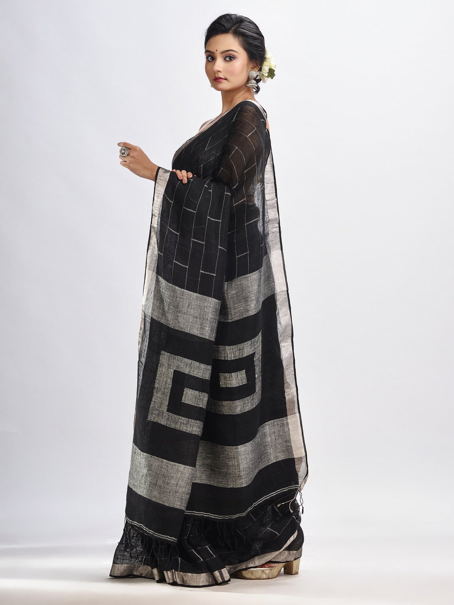 Women's Black Traditional Linen Jamdani Saree