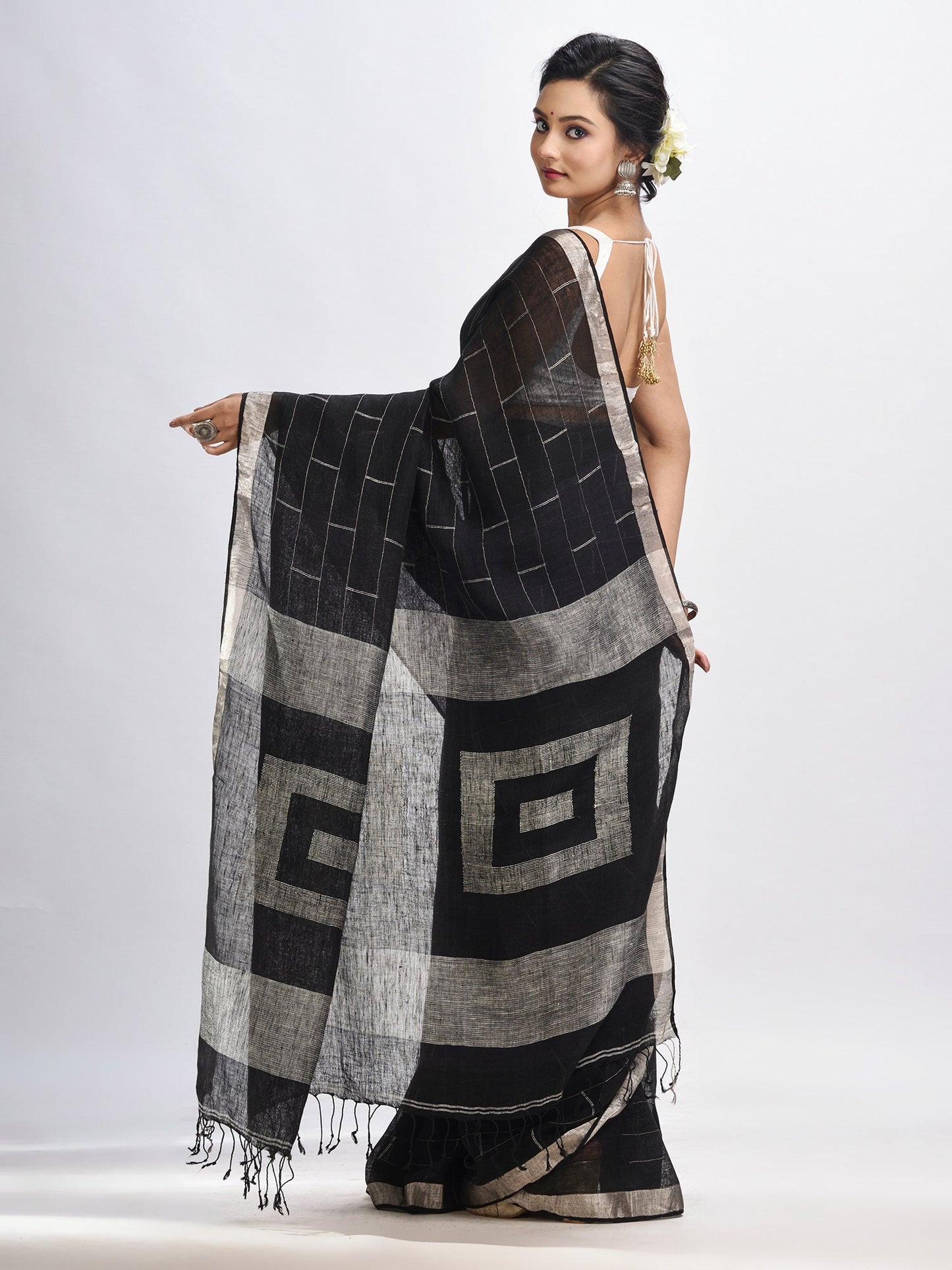 Women's Black Traditional Linen Jamdani Saree