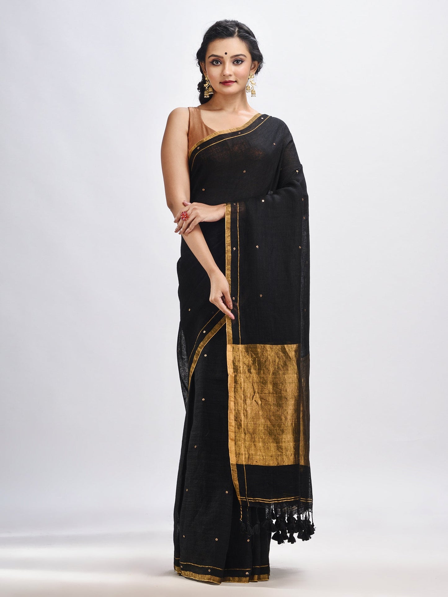 Women's Black linen all body cumki in pallu zori handloom saree