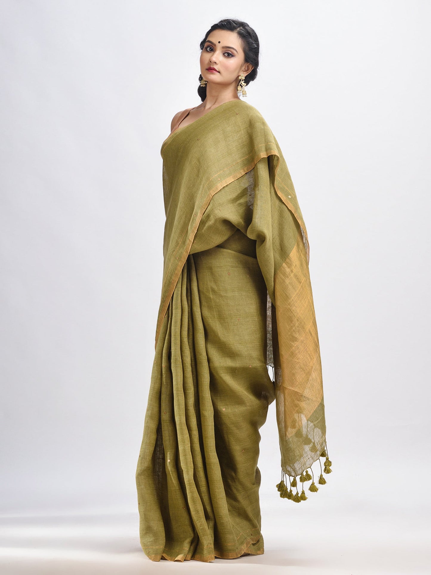 Women's green linen all body cumki in pallu zori handloom saree