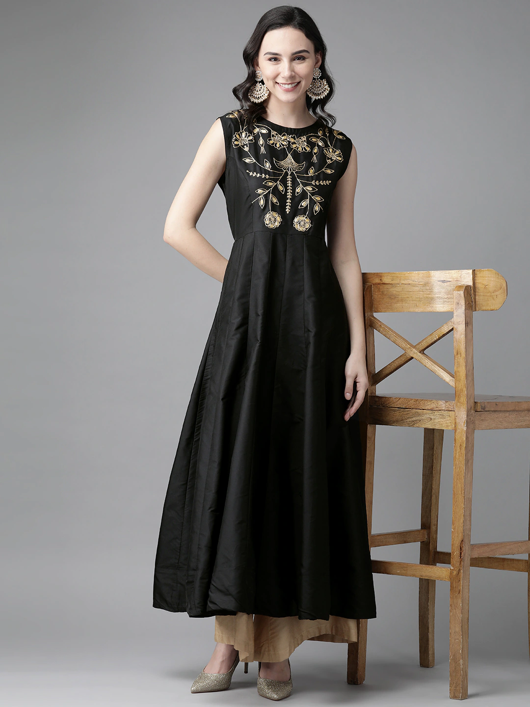 Women's Black Ethnic Motifs Yoke Design Thread Work Kurta