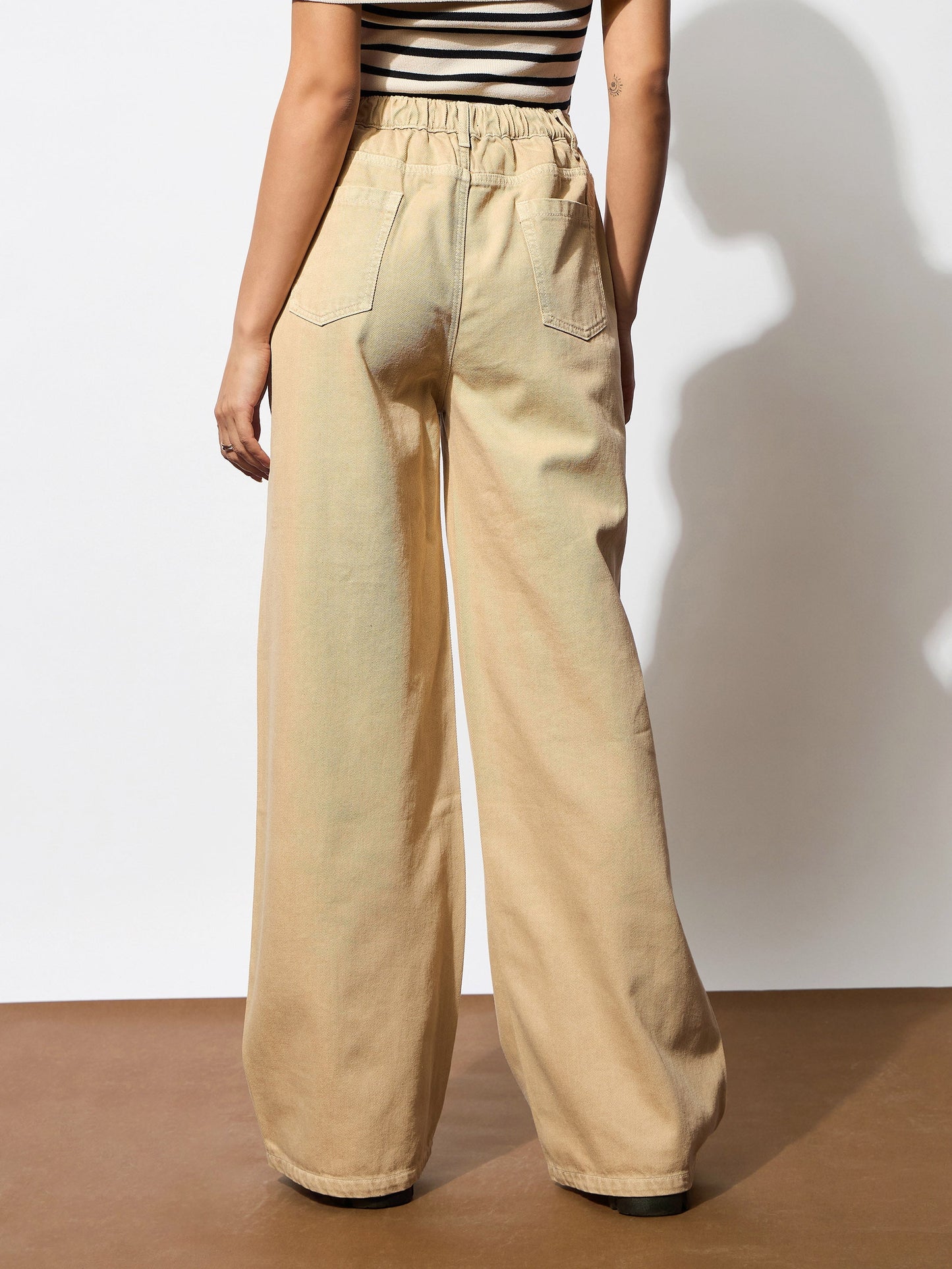 Women's Beige Zipper Design Baggy Jeans