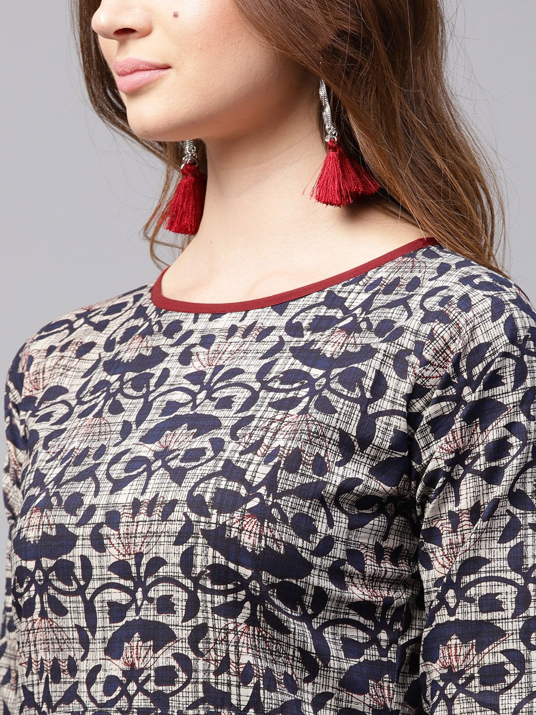 Women's Blue printed 3/4th sleeve cotton kurta with red flared skirt