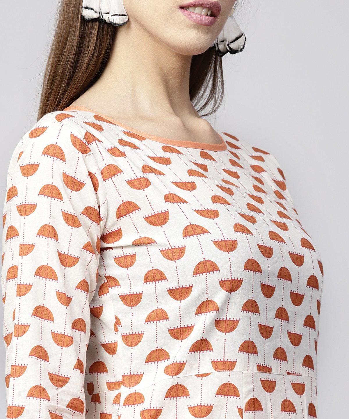 Women's Off White Printed 3/4Th Sleeve Cotton Kurta With Ankle Length Flared Skirt