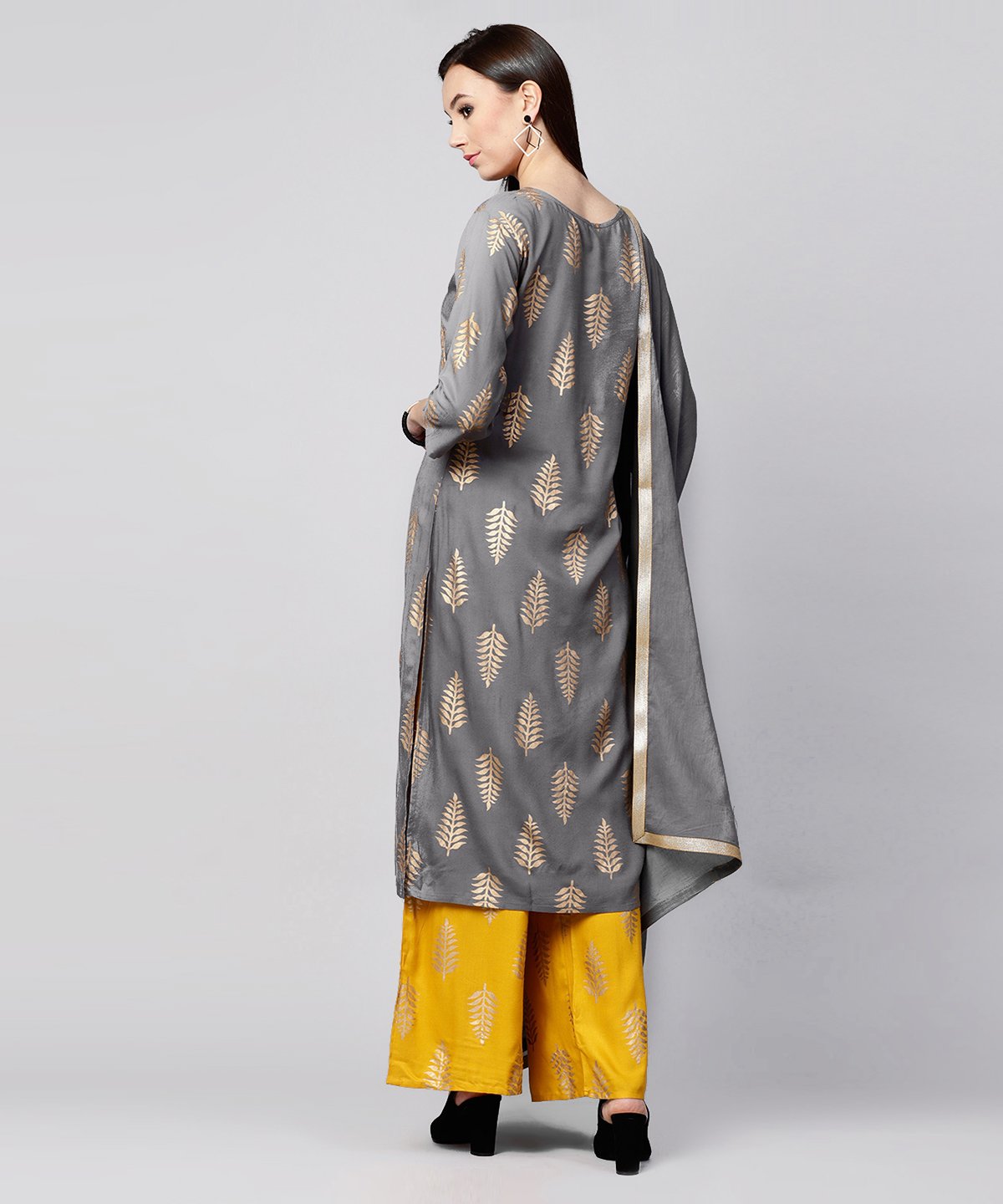 Women's Grey Printed 3/4Th Sleeve Cotton Kurta With Yellow Printed Pallazo And Grey Dupatta